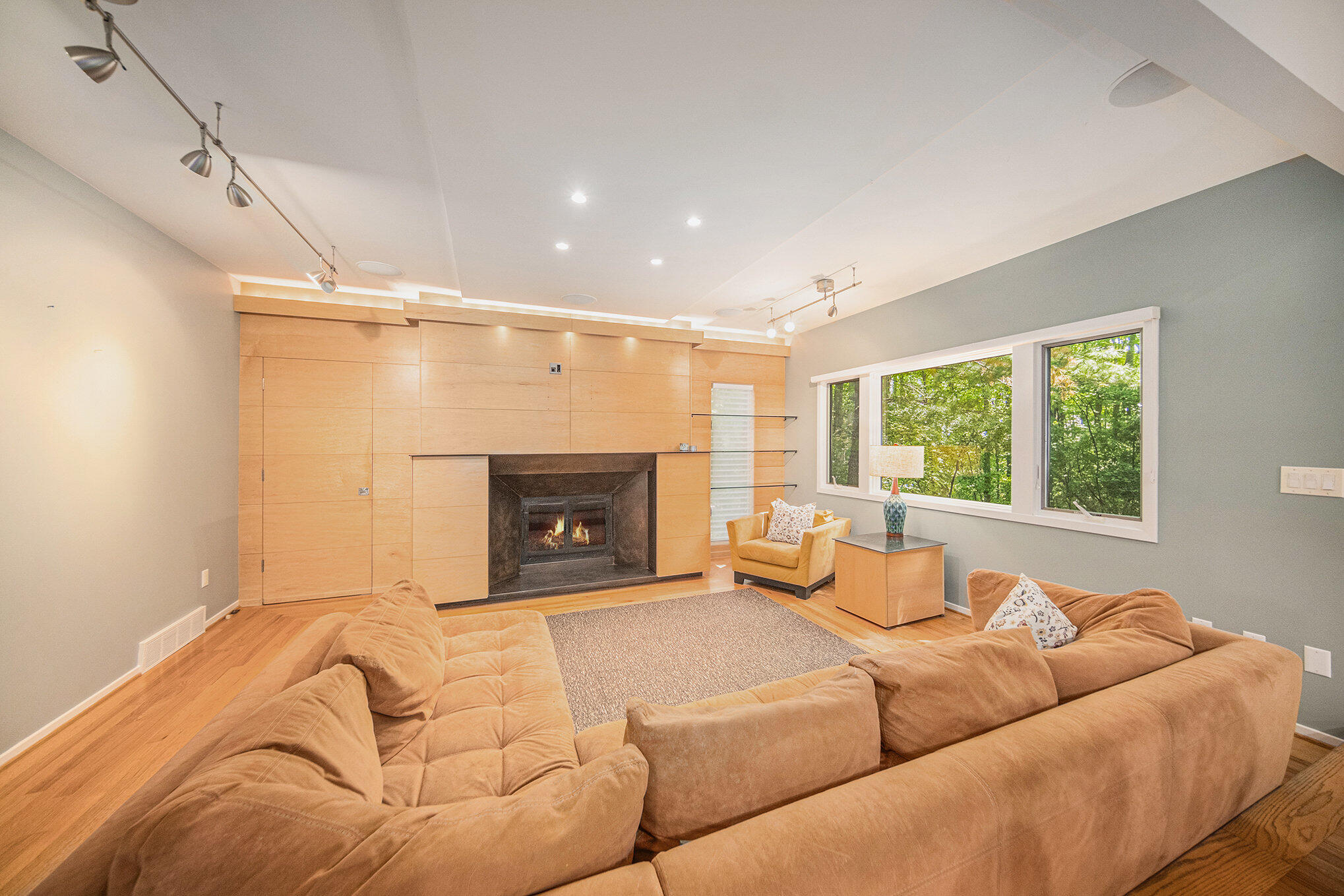 1410 N Folkstone Court