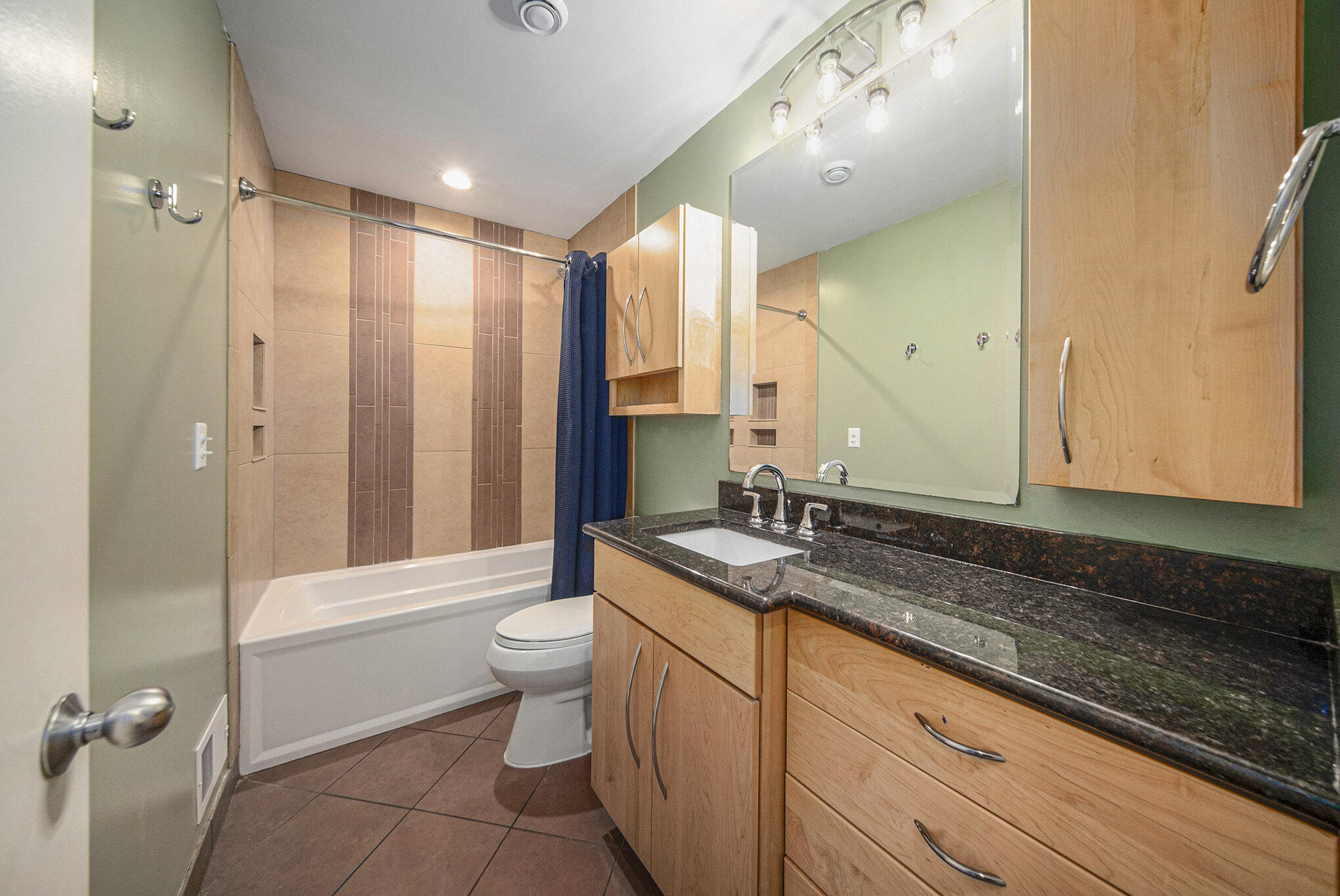 1410 N Folkstone Court