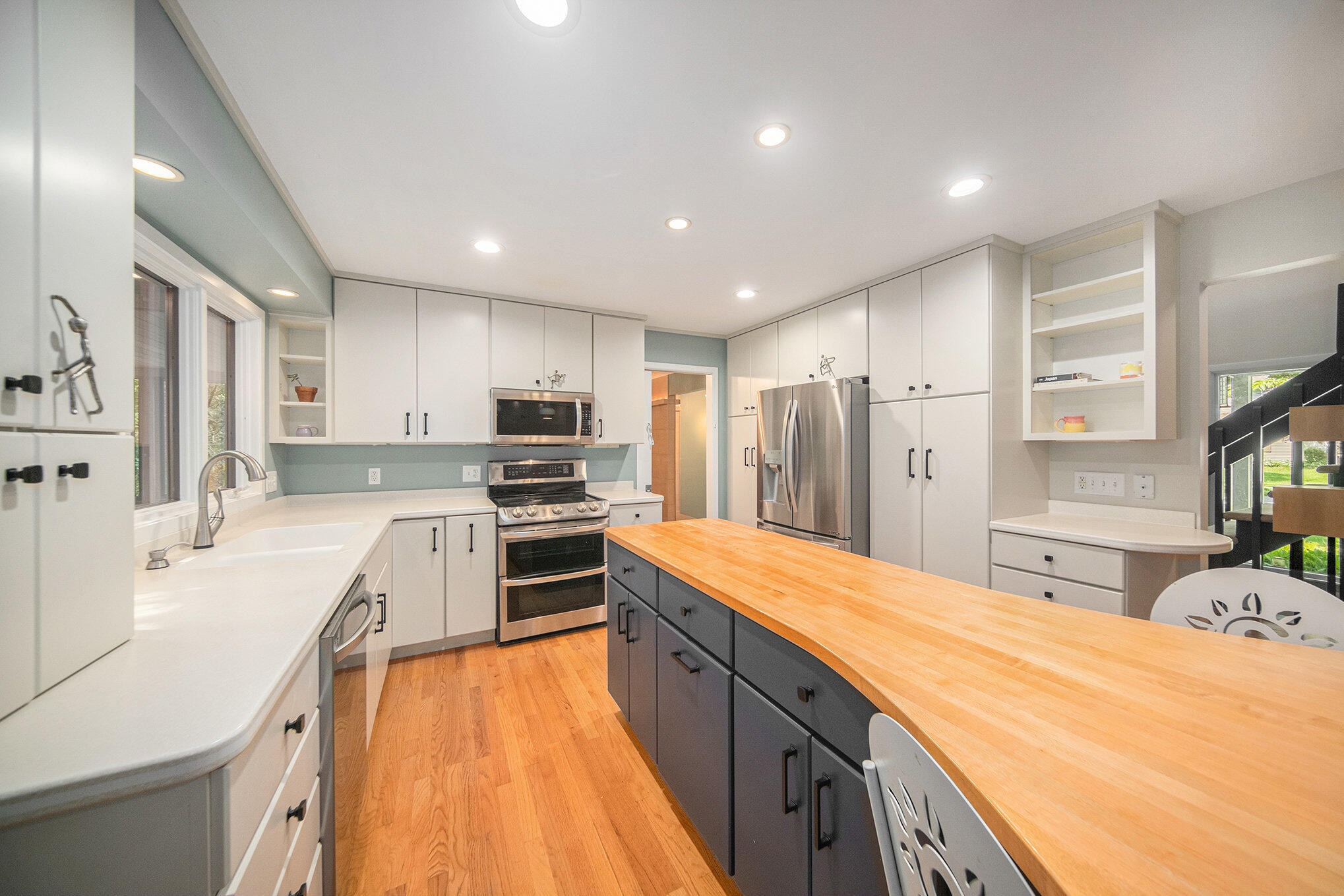 1410 N Folkstone Court