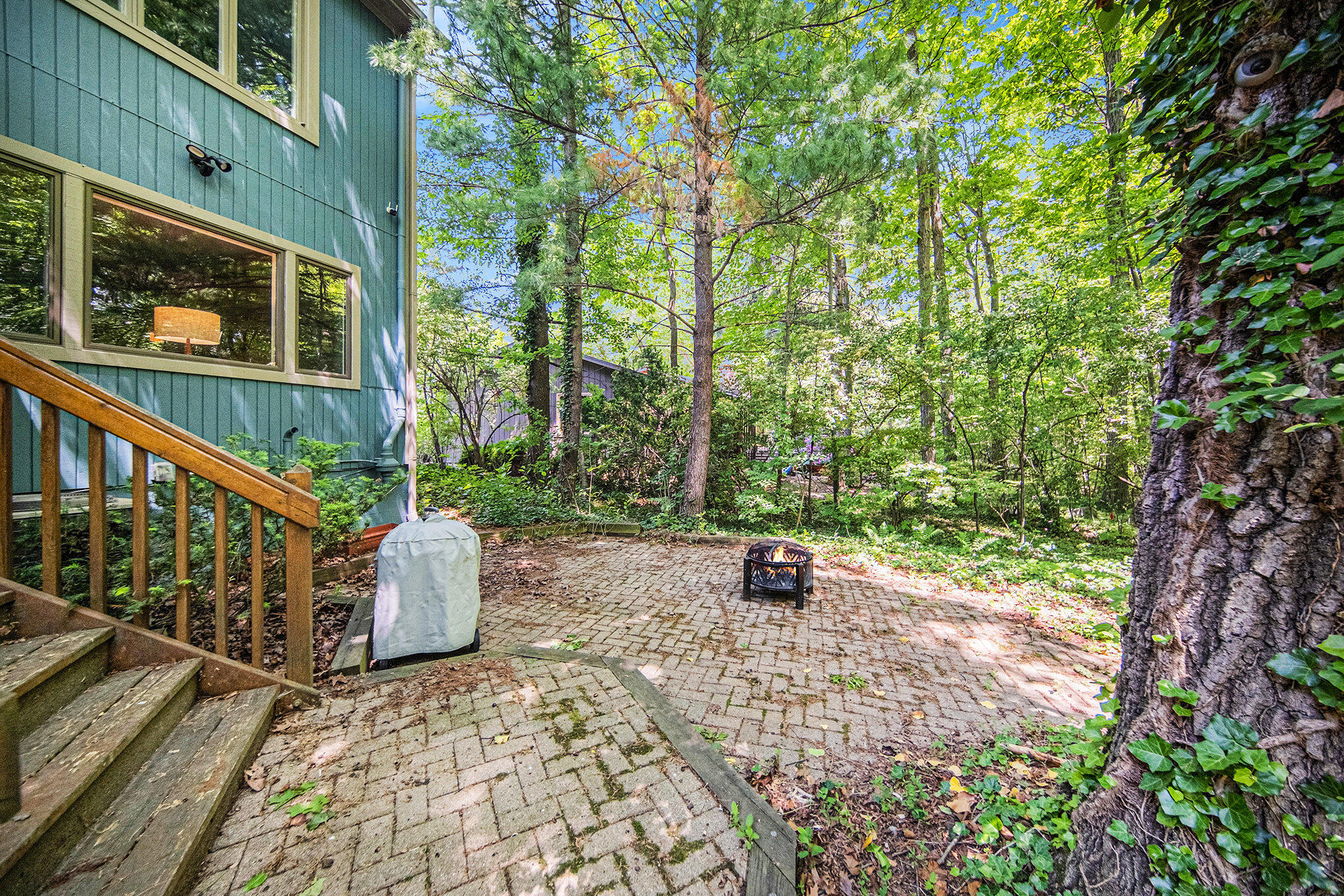 1410 N Folkstone Court