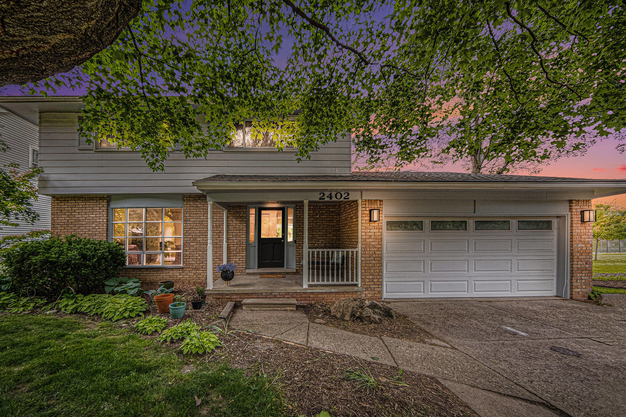 2402 Victoria Avenue