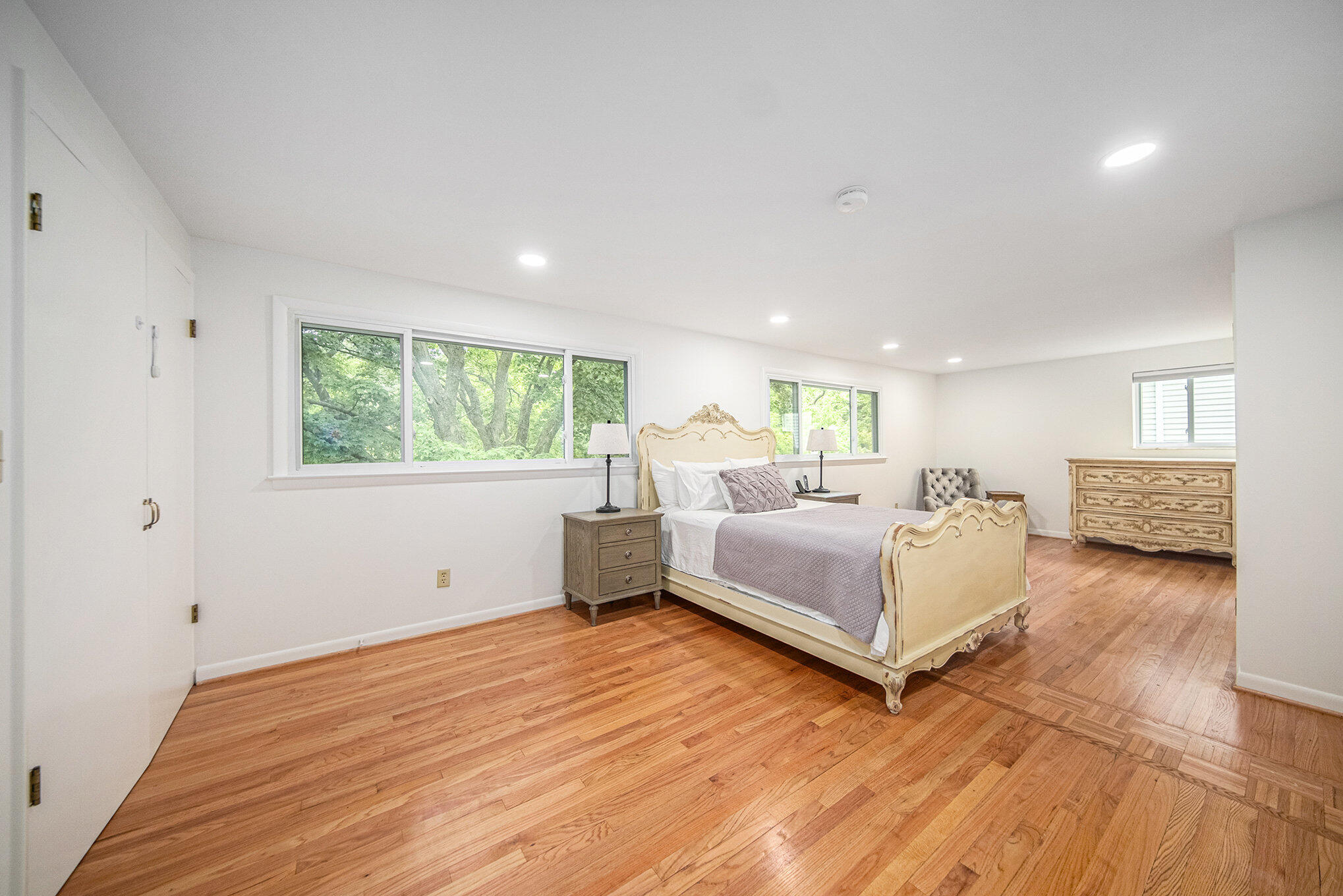 2402 Victoria Avenue