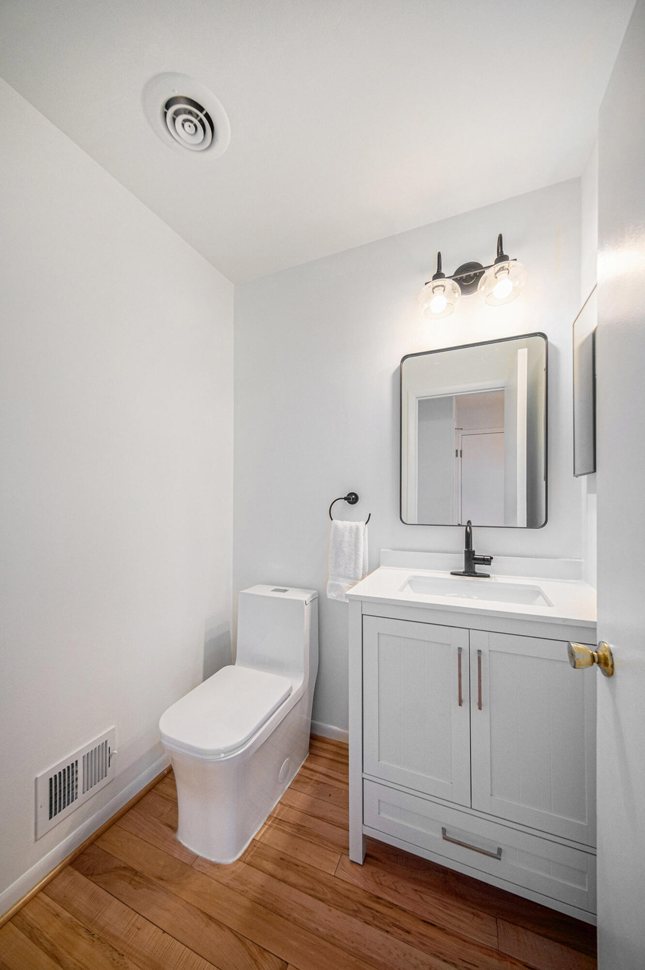 2402 Victoria Avenue