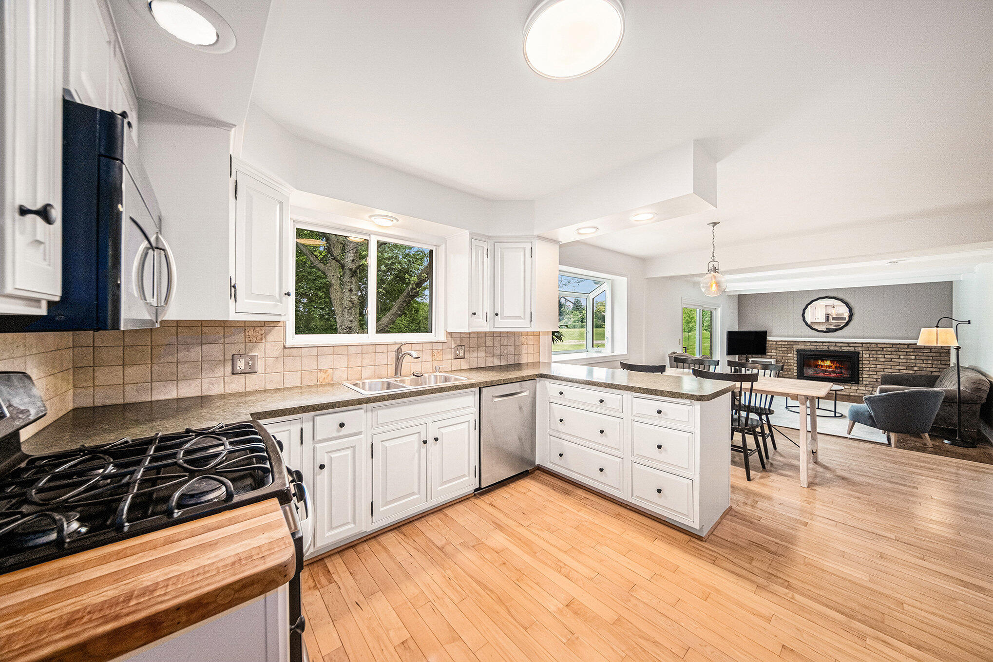 2402 Victoria Avenue