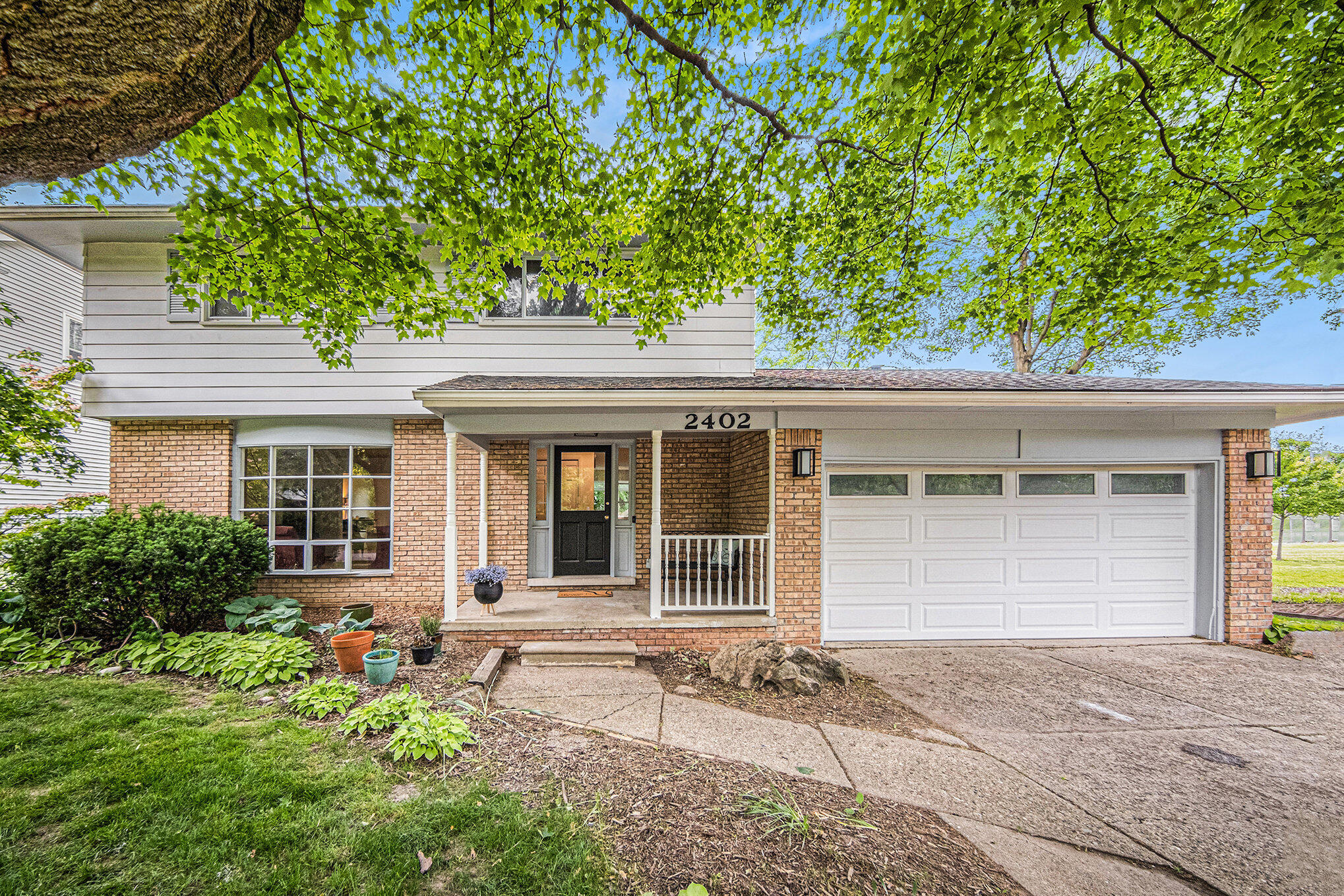 2402 Victoria Avenue