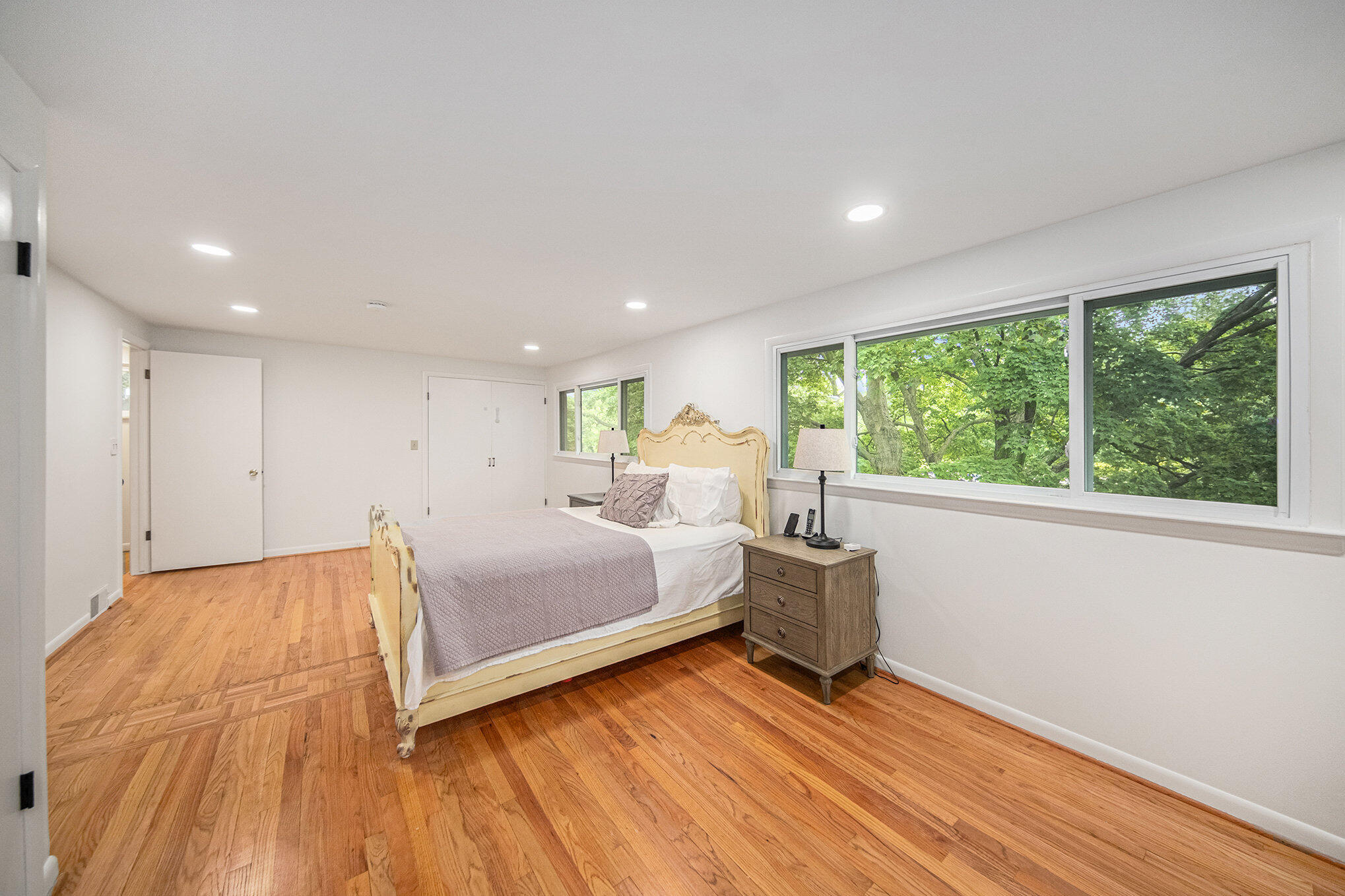 2402 Victoria Avenue