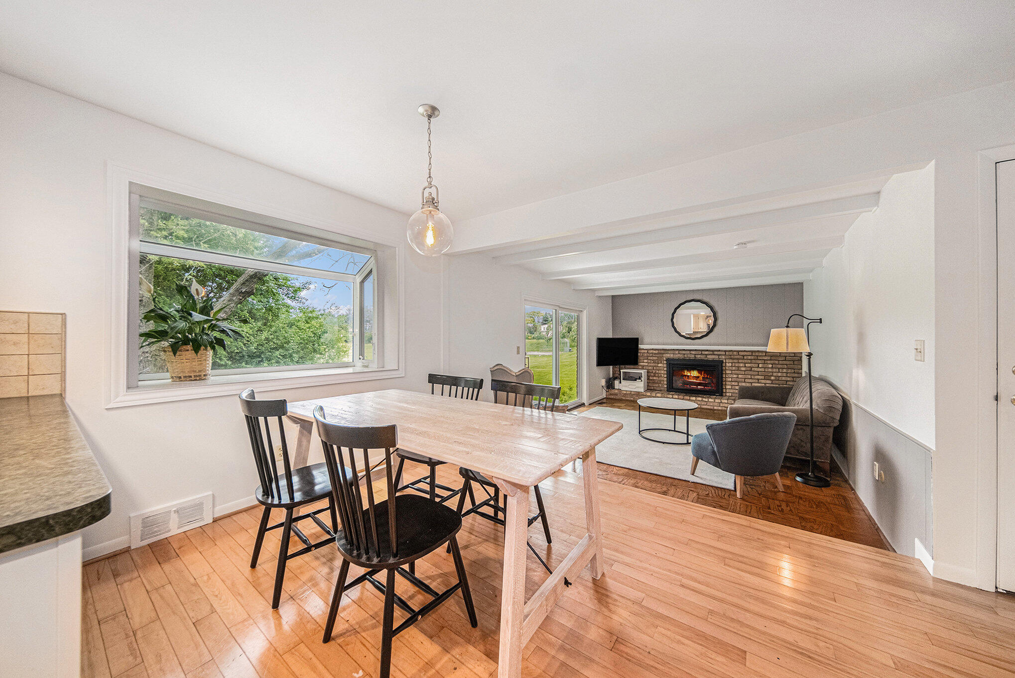 2402 Victoria Avenue