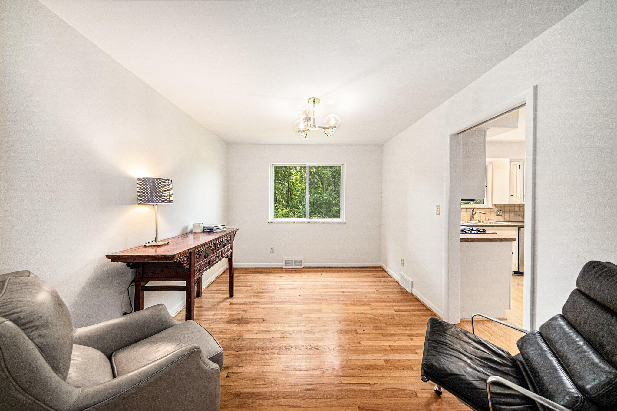 2402 Victoria Avenue