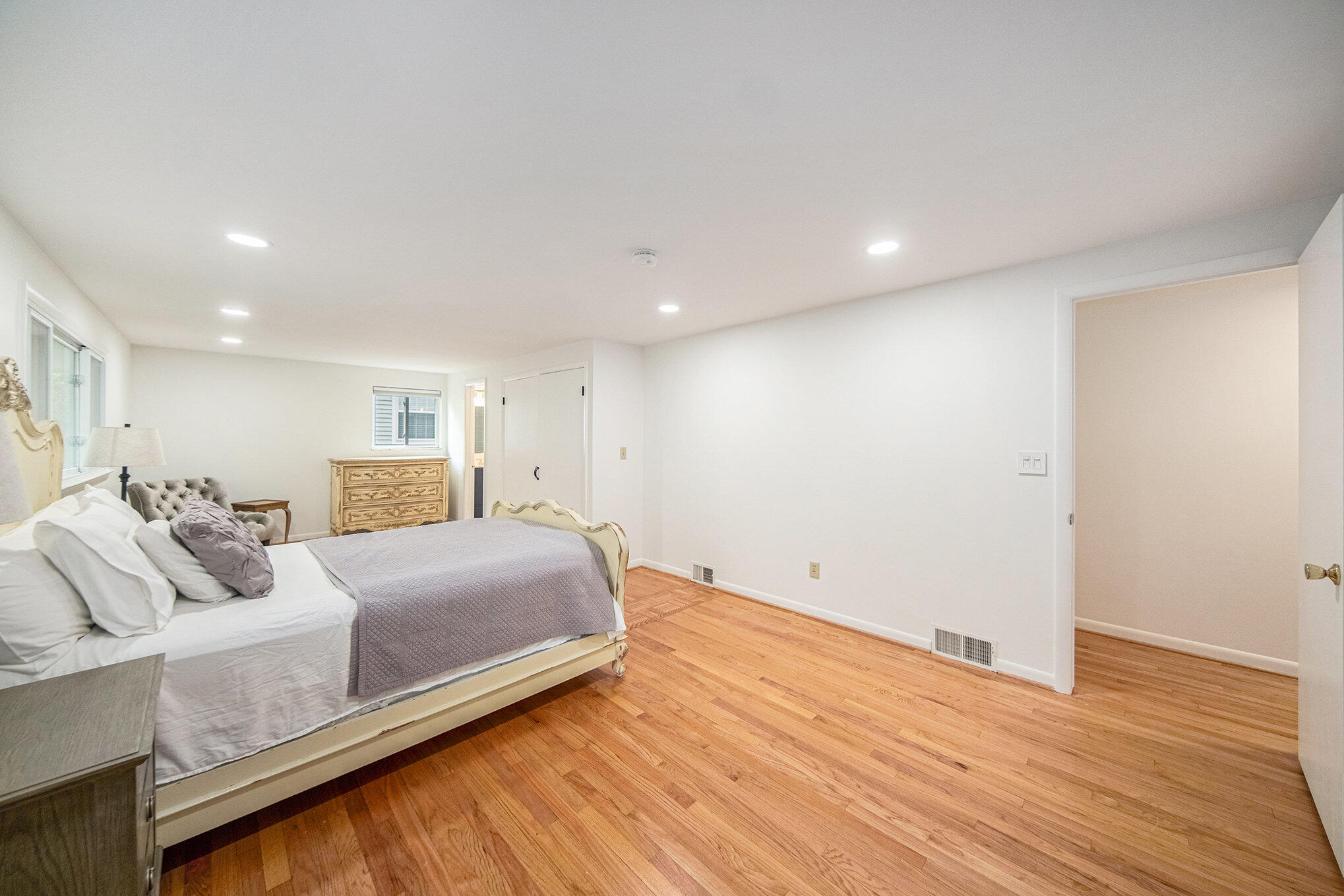 2402 Victoria Avenue