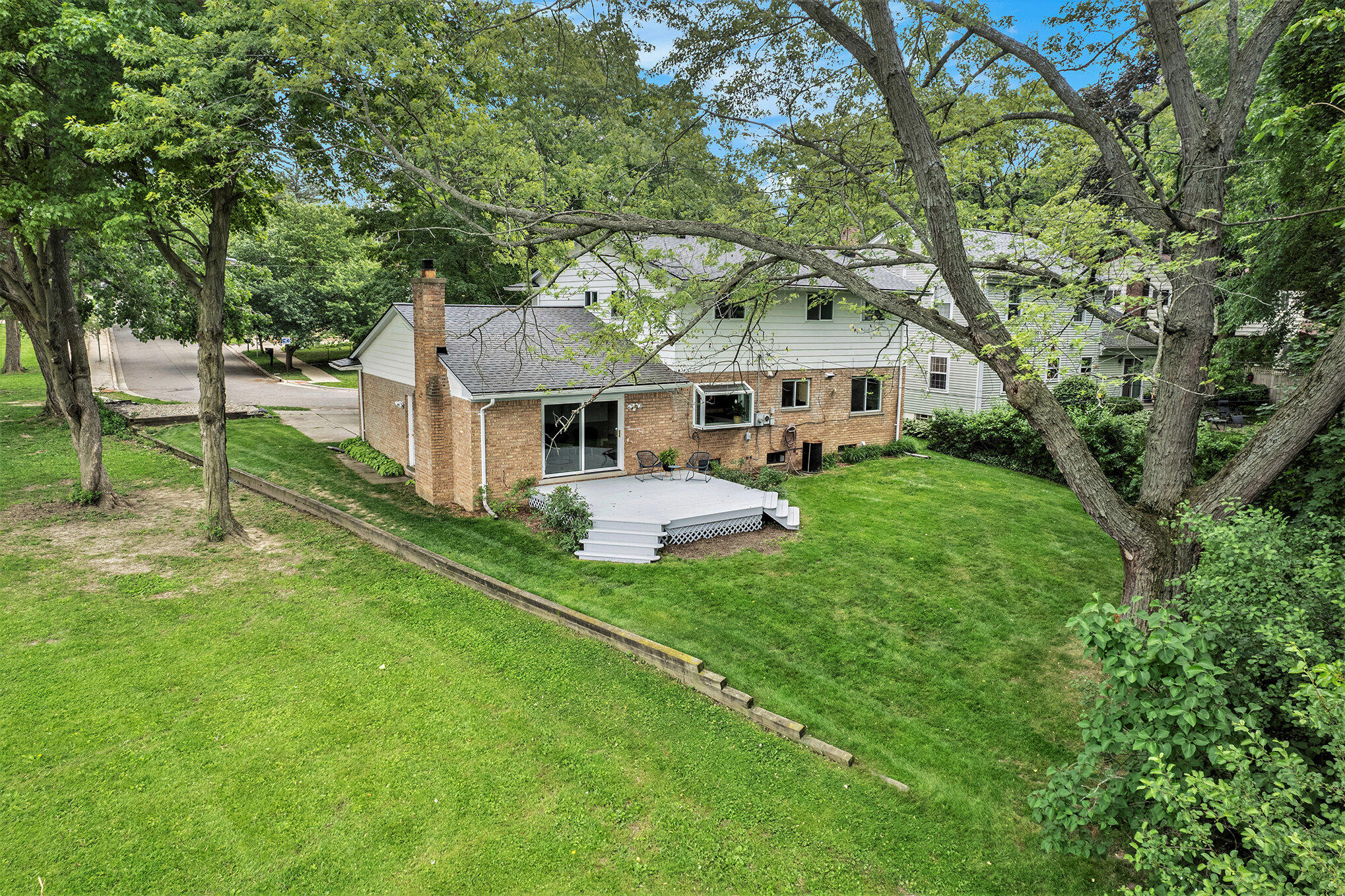 2402 Victoria Avenue