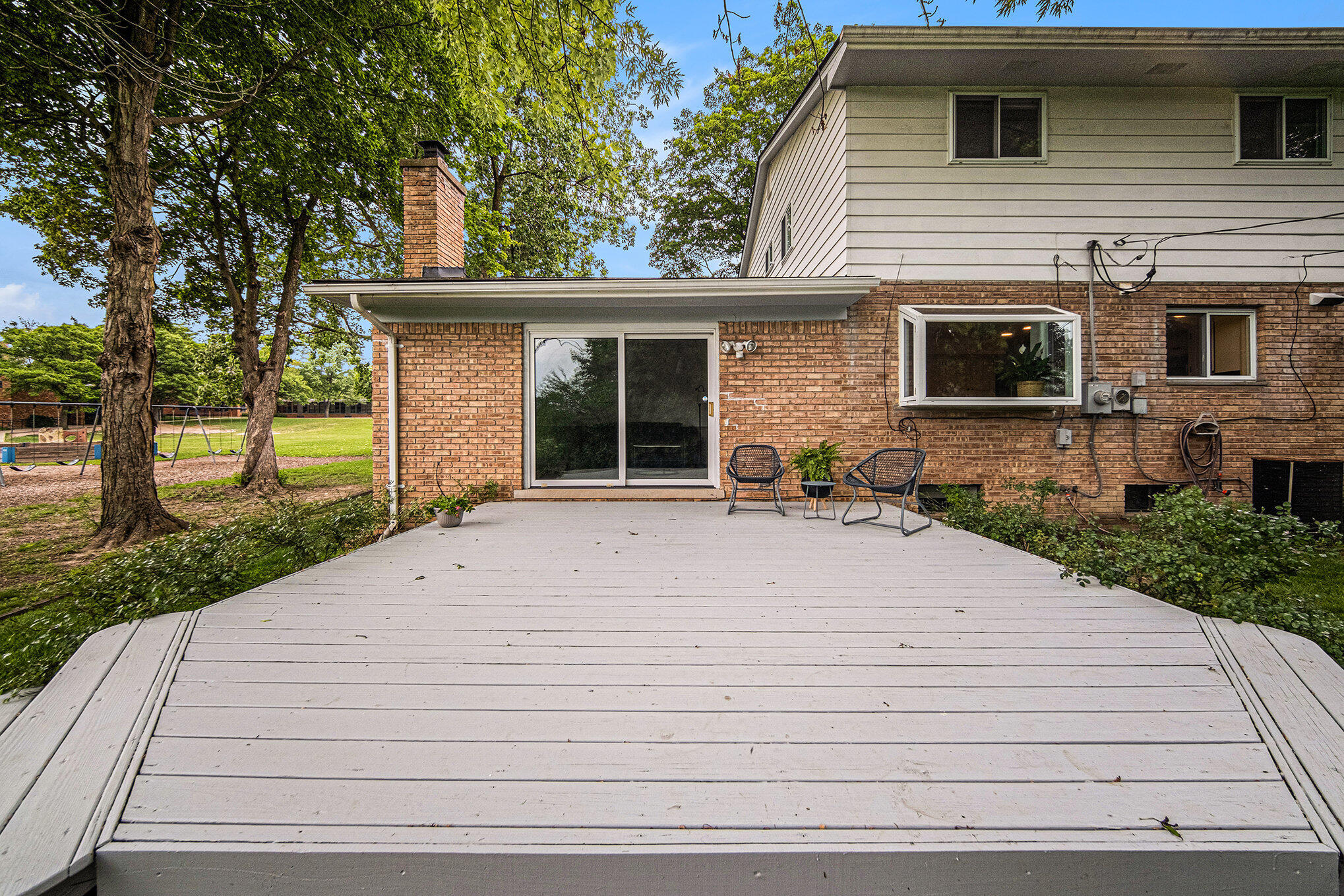 2402 Victoria Avenue