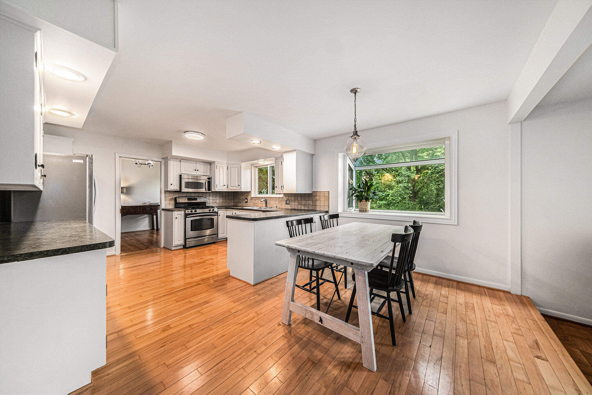 2402 Victoria Avenue