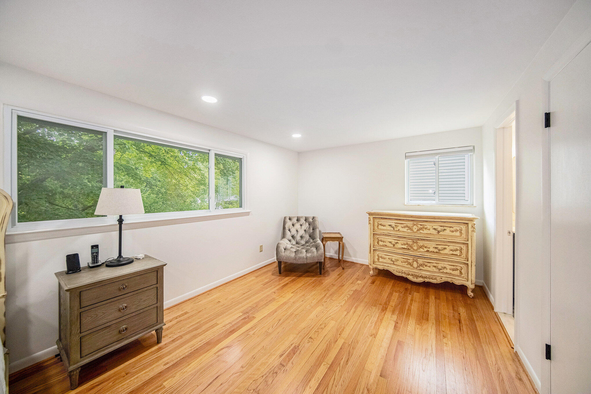 2402 Victoria Avenue