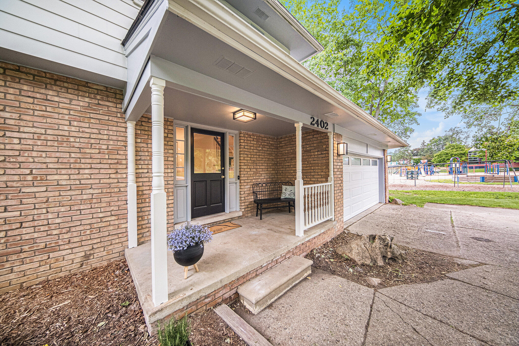 2402 Victoria Avenue