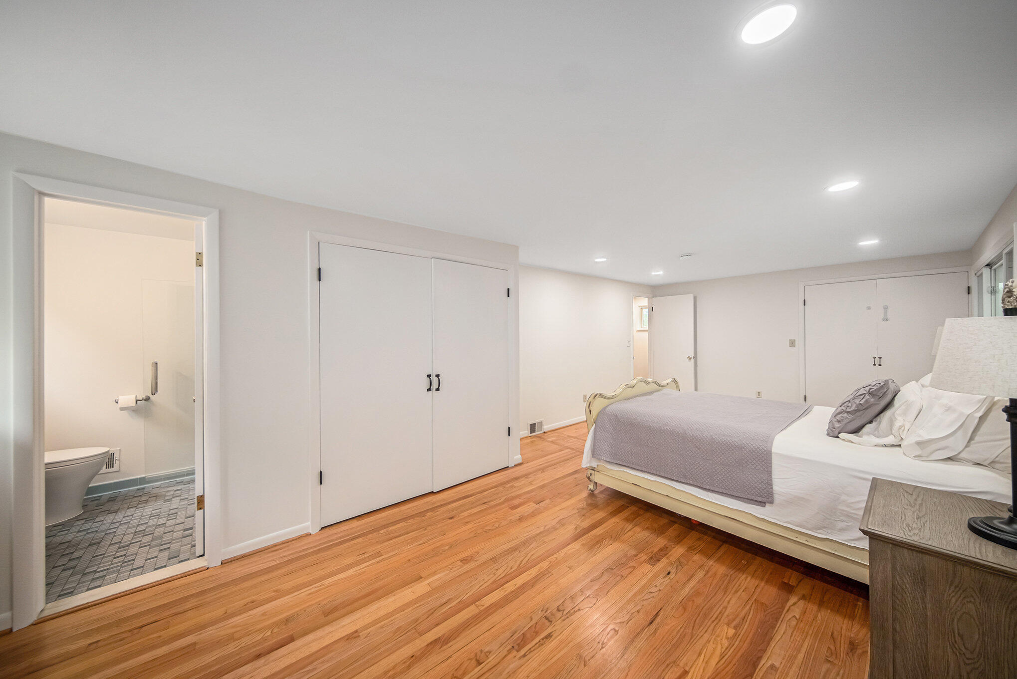 2402 Victoria Avenue