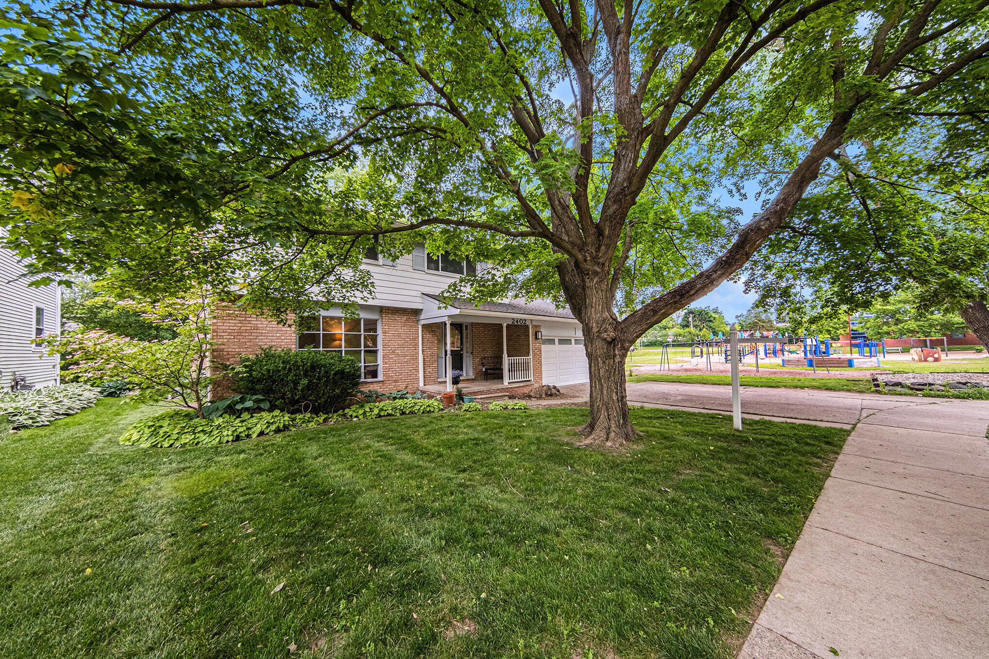 2402 Victoria Avenue