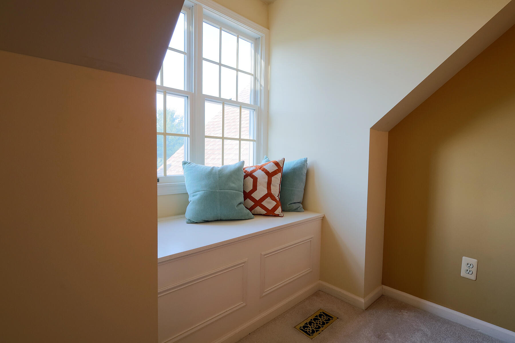 2244 Rivendell Lane, Ypsilanti