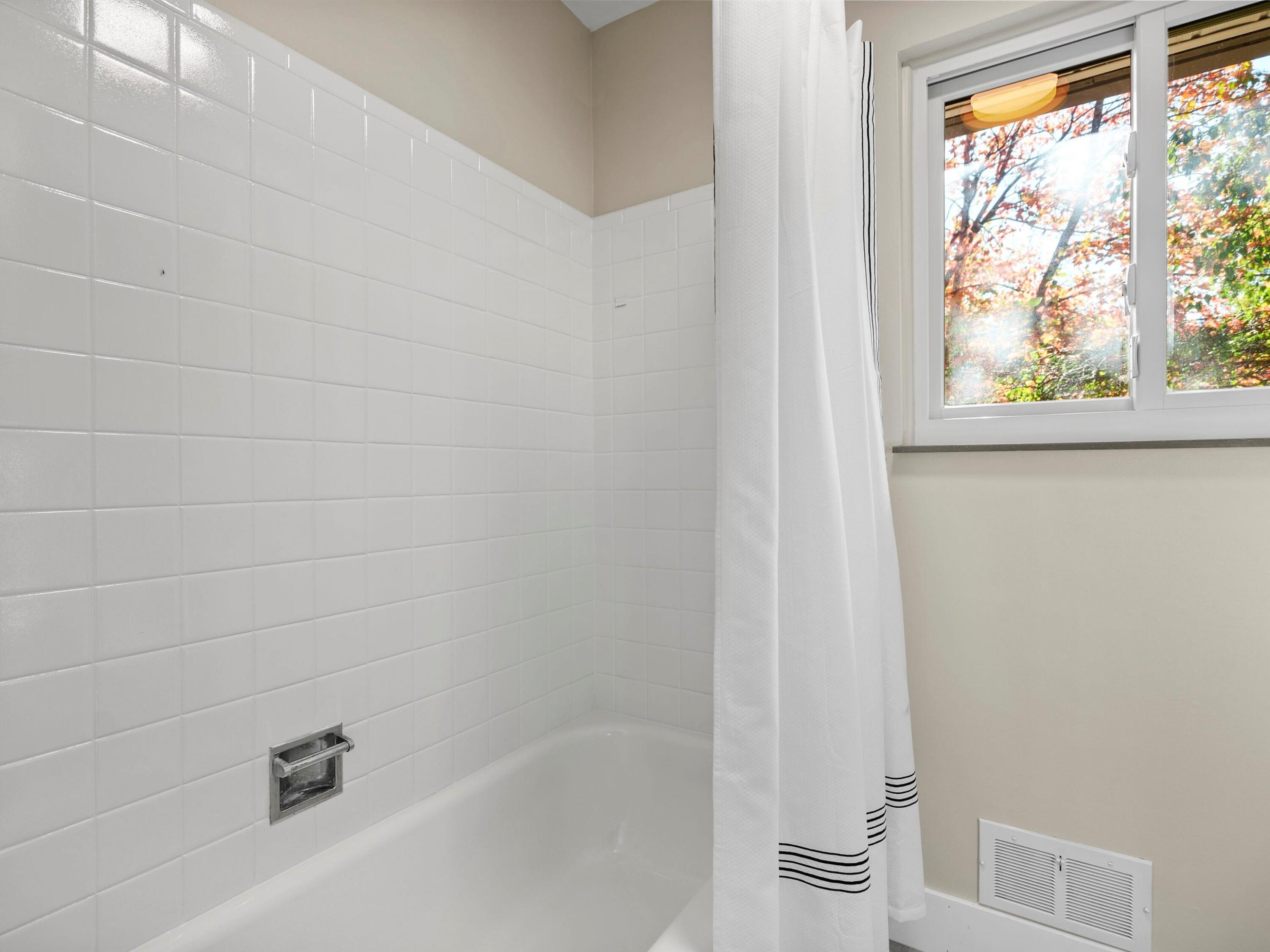 1360 Pine Valley Court, Ann Arbor