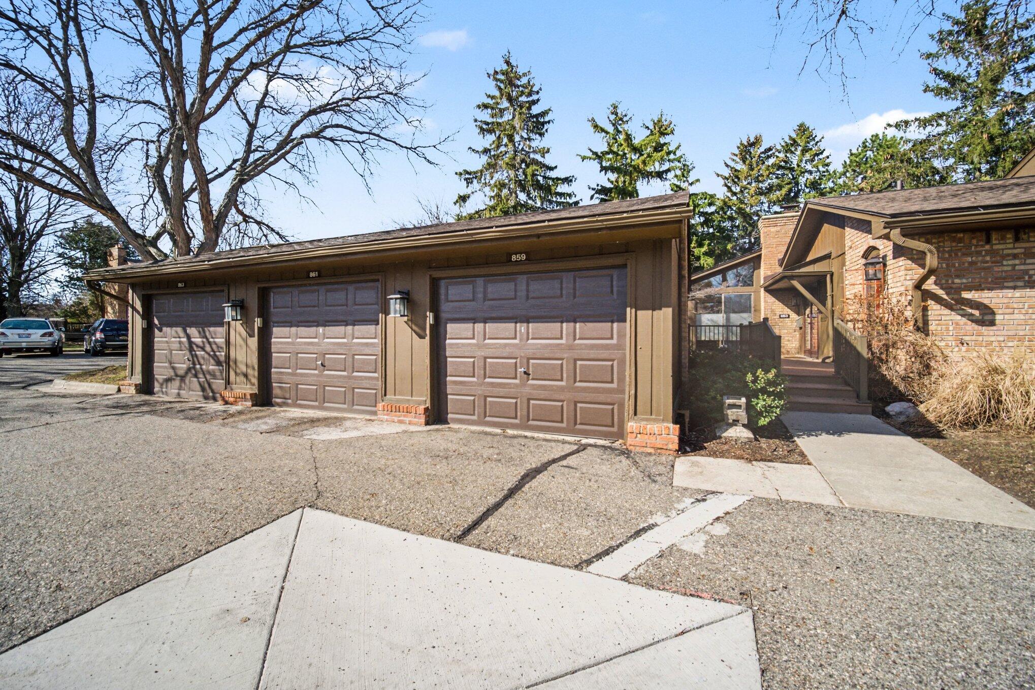 863 Greenhills Drive