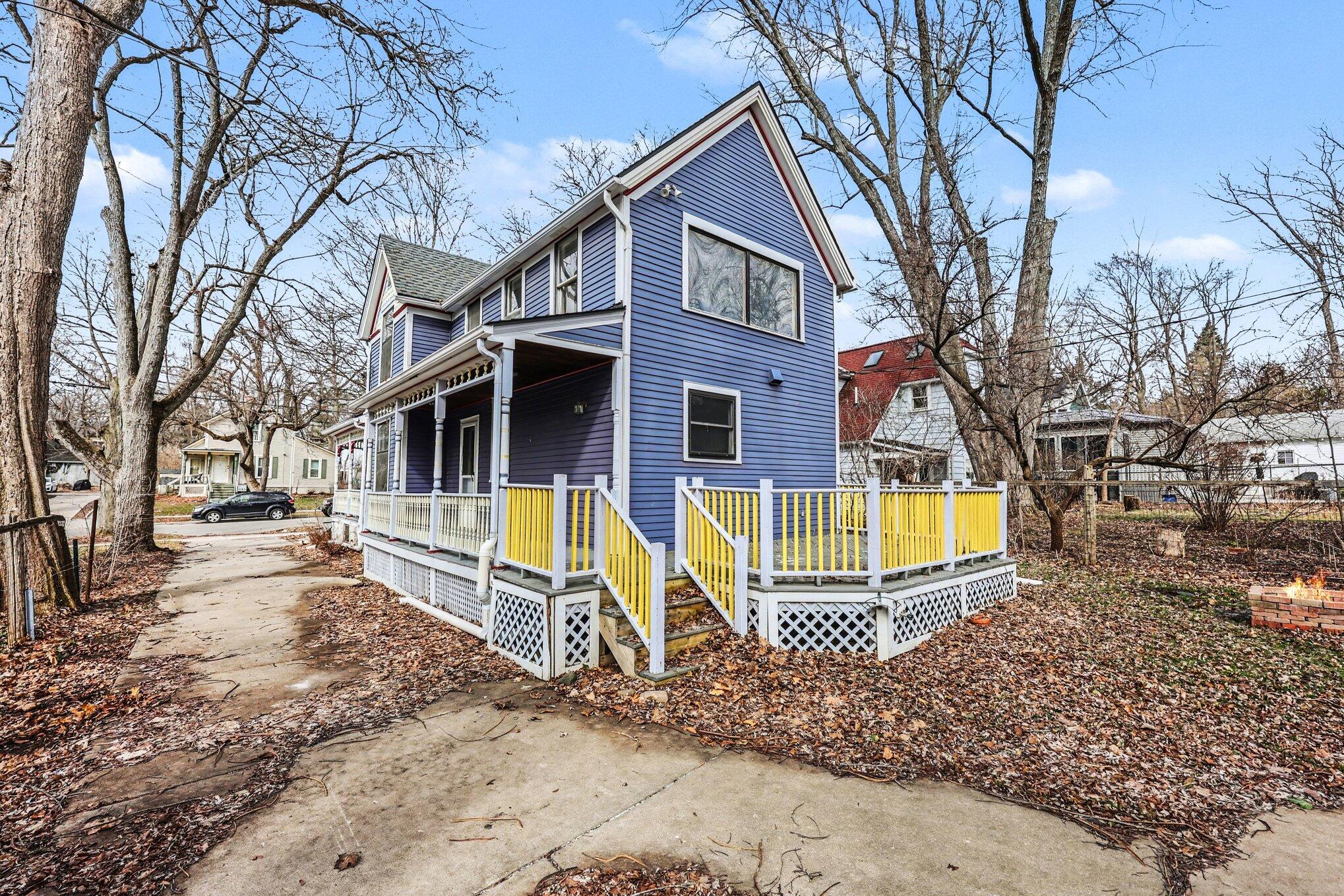 818 Gott Street