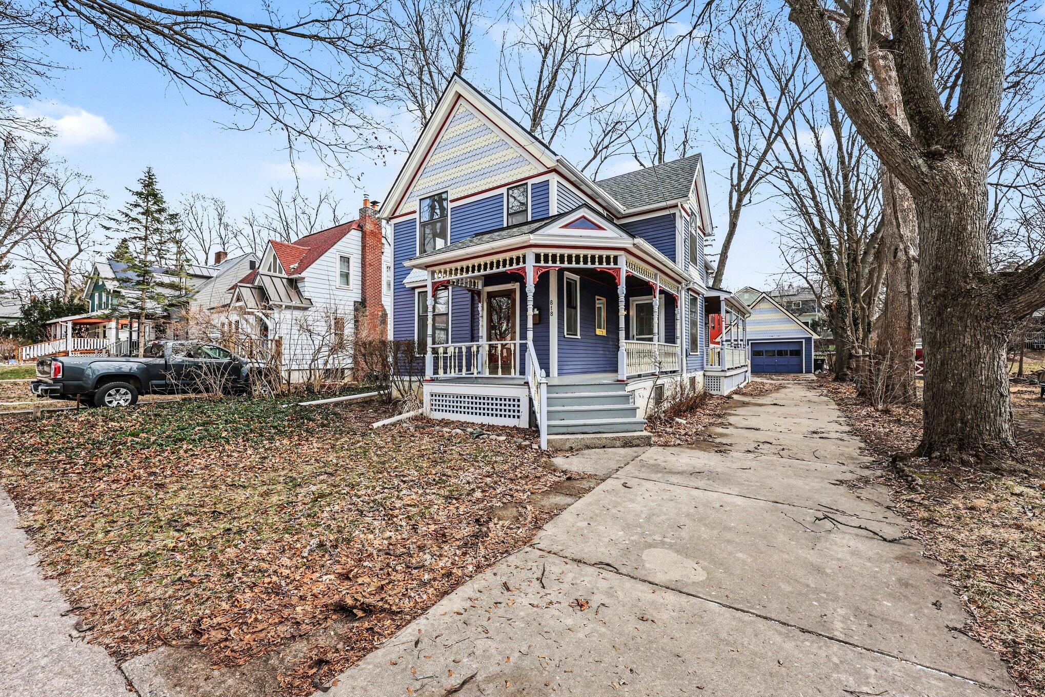 818 Gott Street