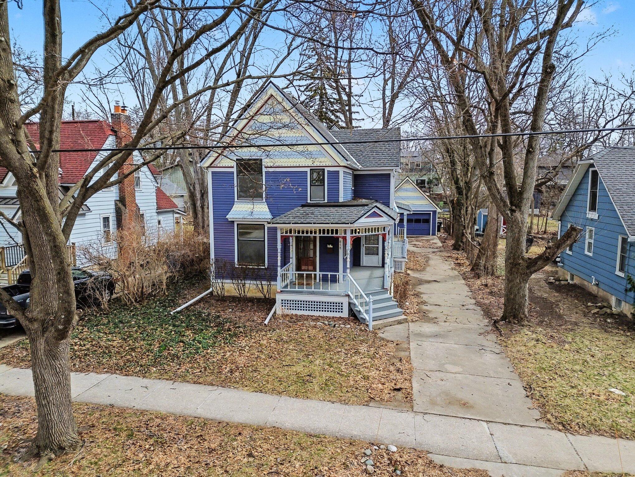 818 Gott Street