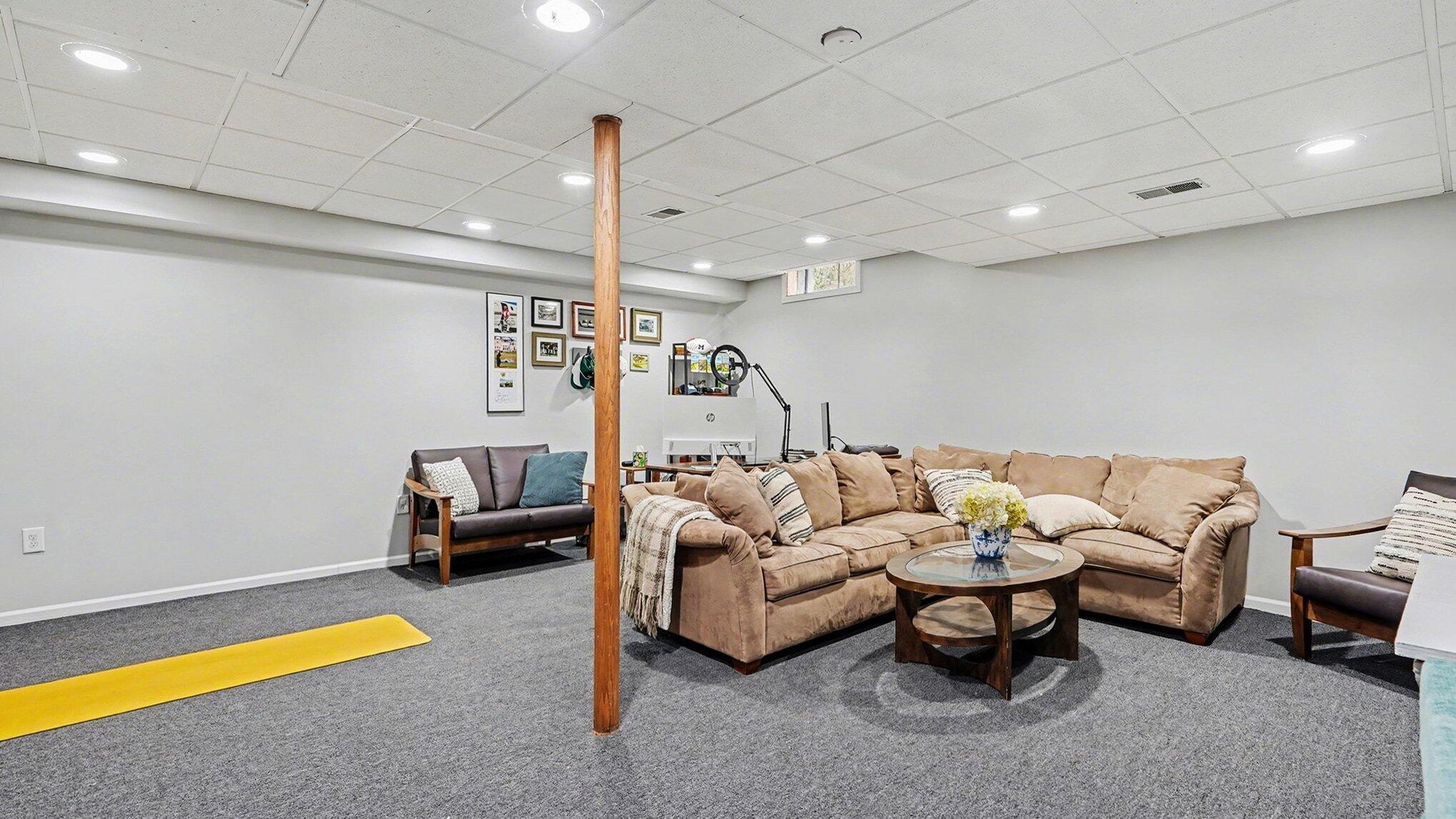 5692 Versailles Avenue