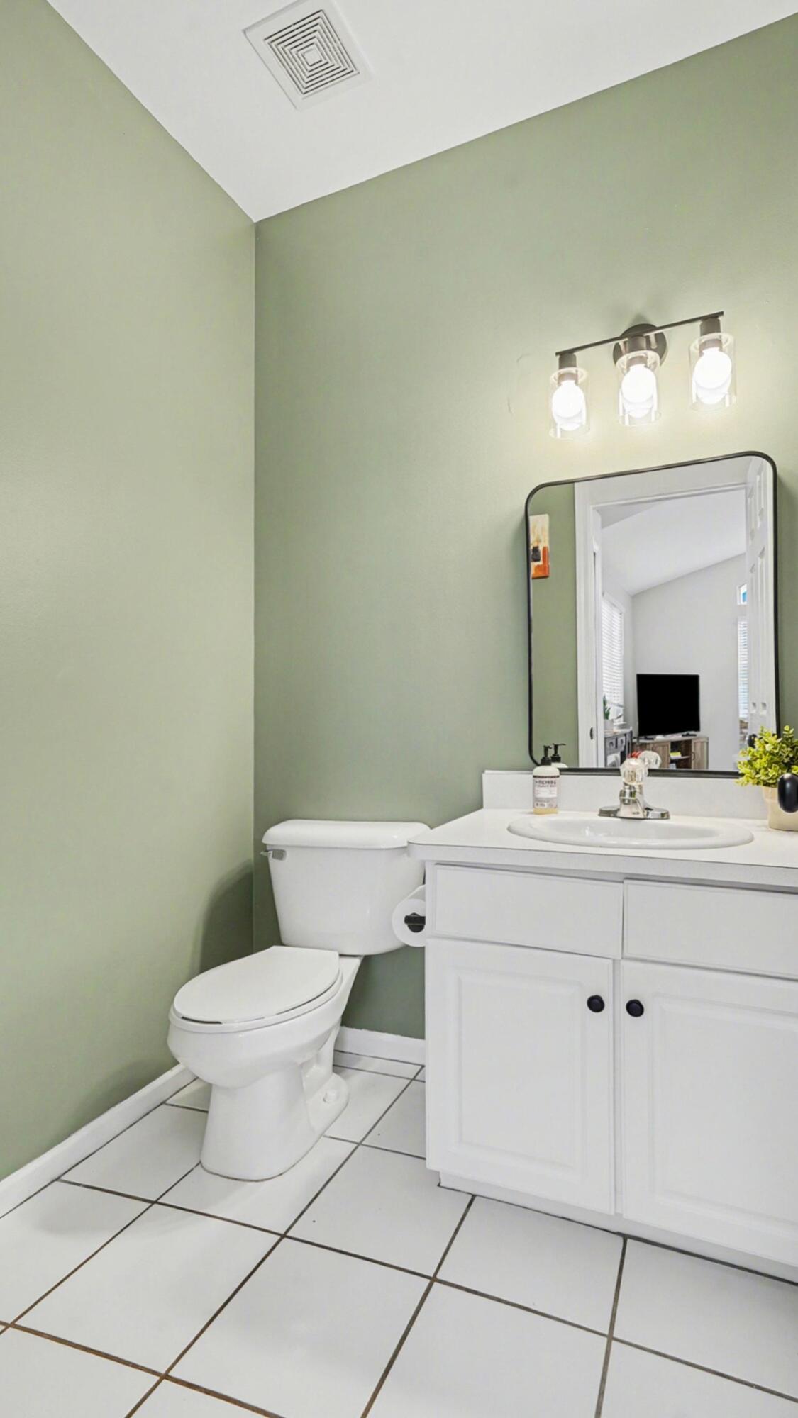 5692 Versailles Avenue