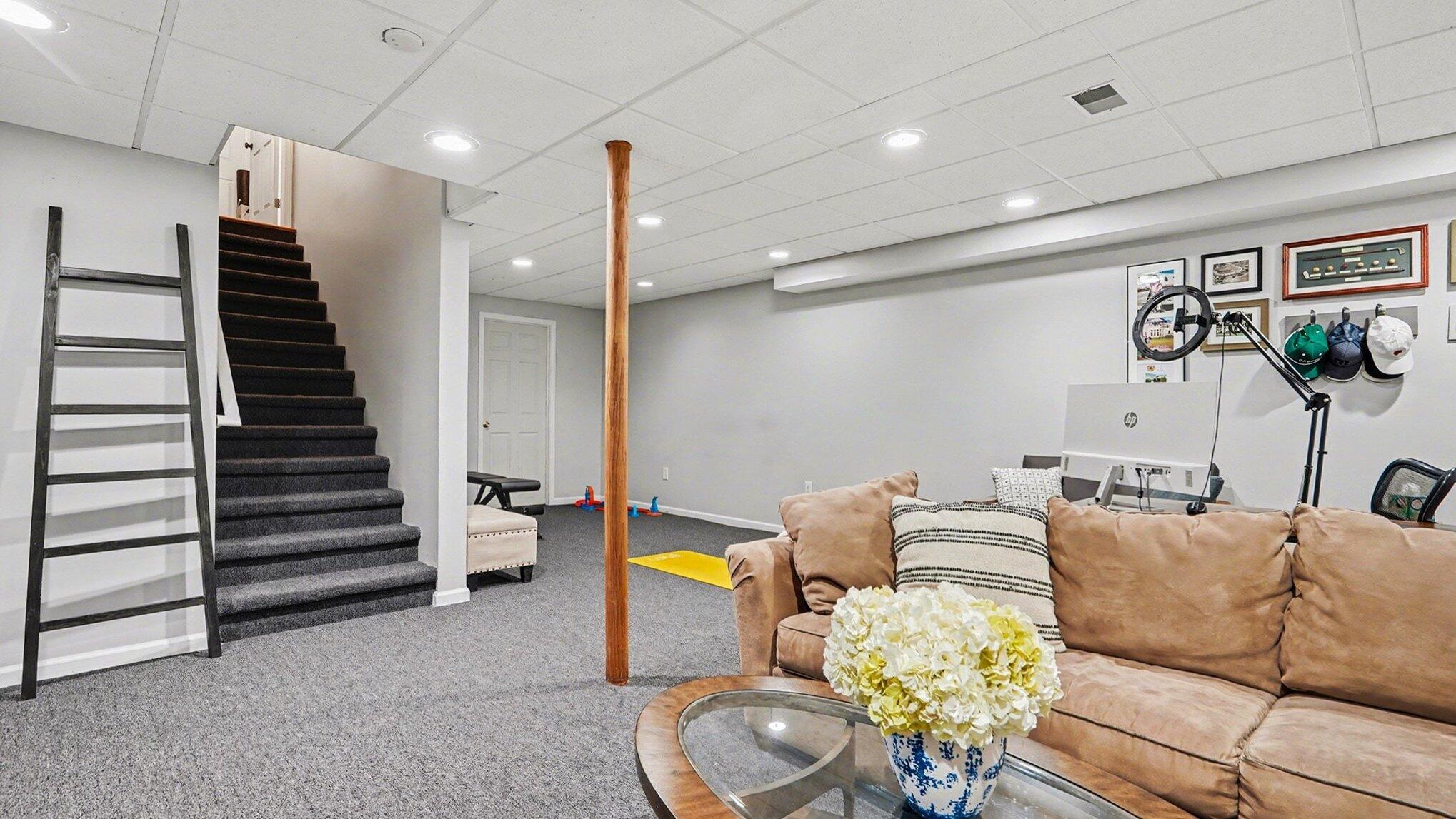 5692 Versailles Avenue