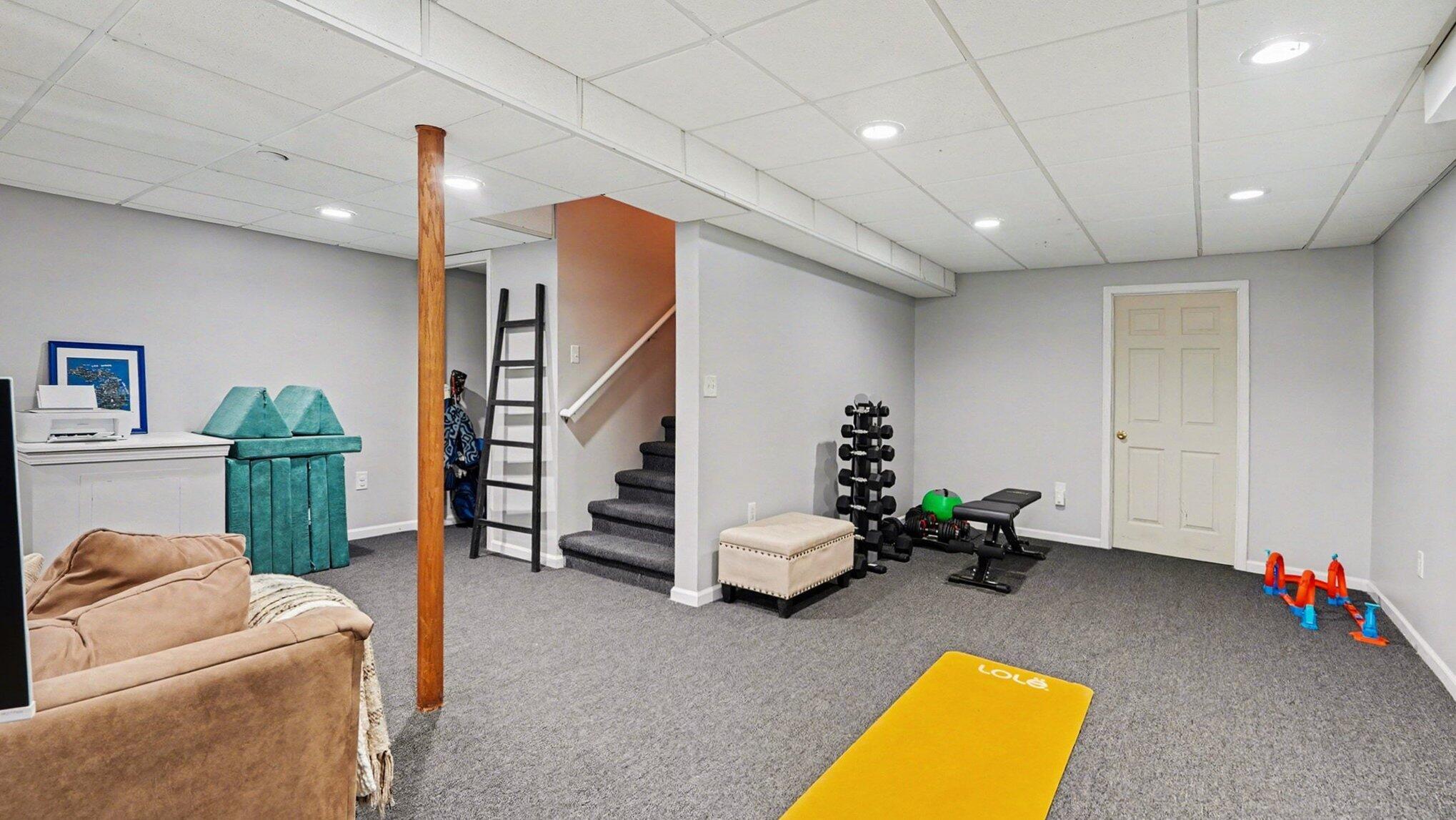 5692 Versailles Avenue