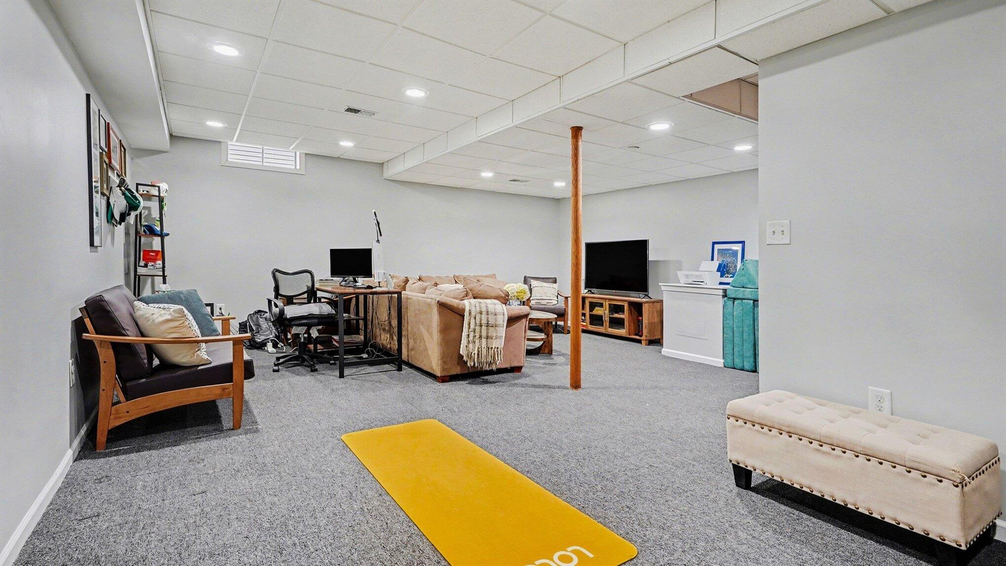 5692 Versailles Avenue