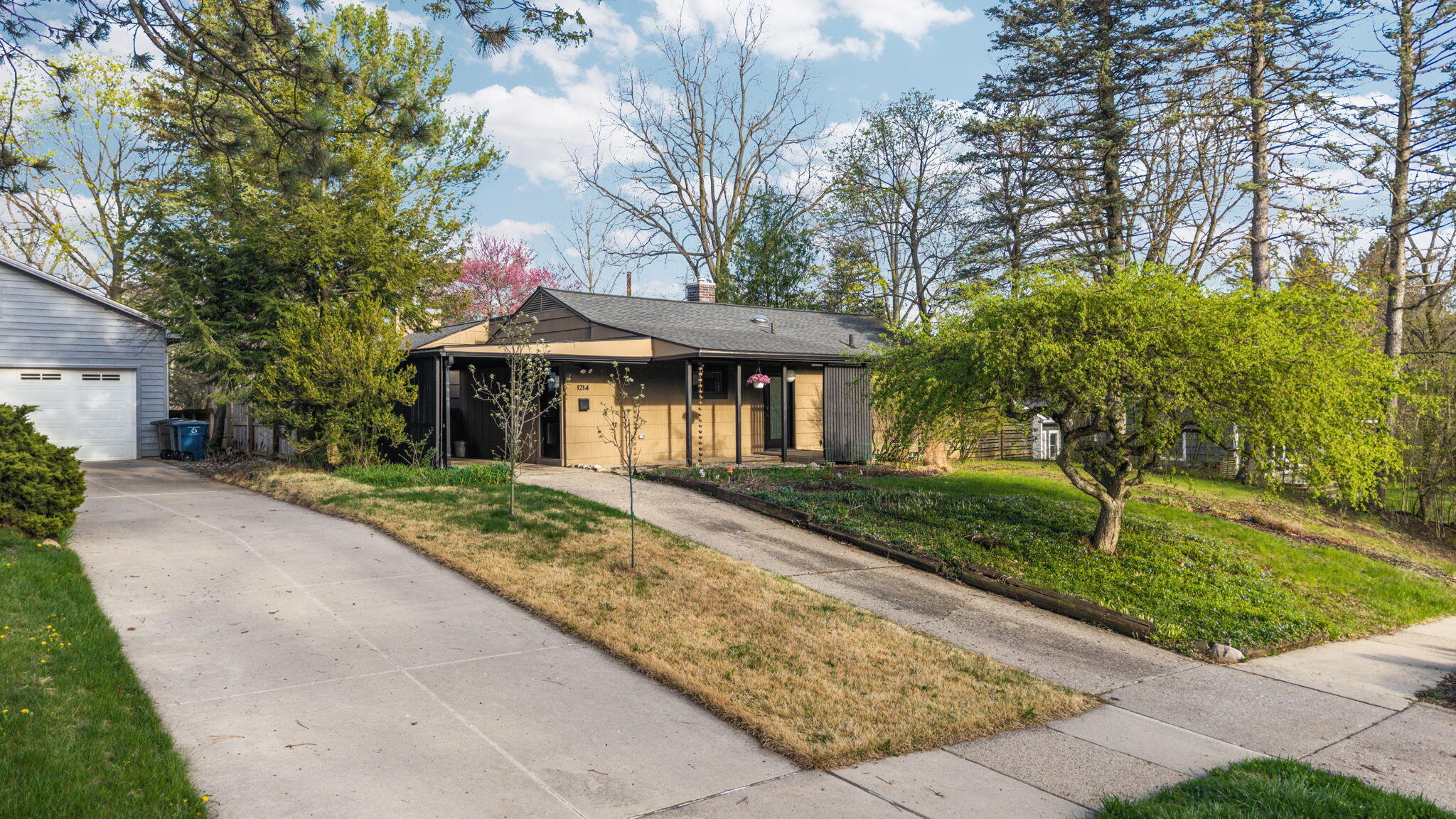 1214 Pomona Road