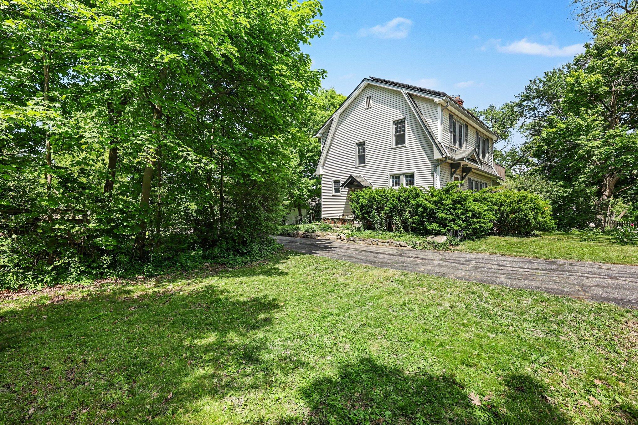 906 Pauline Boulevard