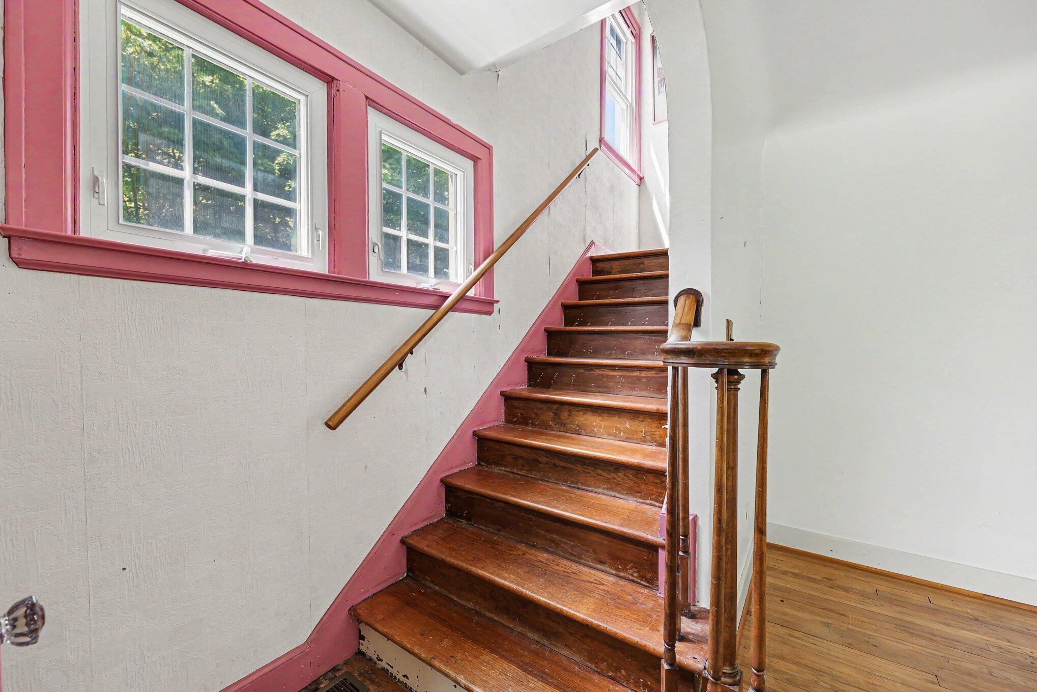 906 Pauline Boulevard