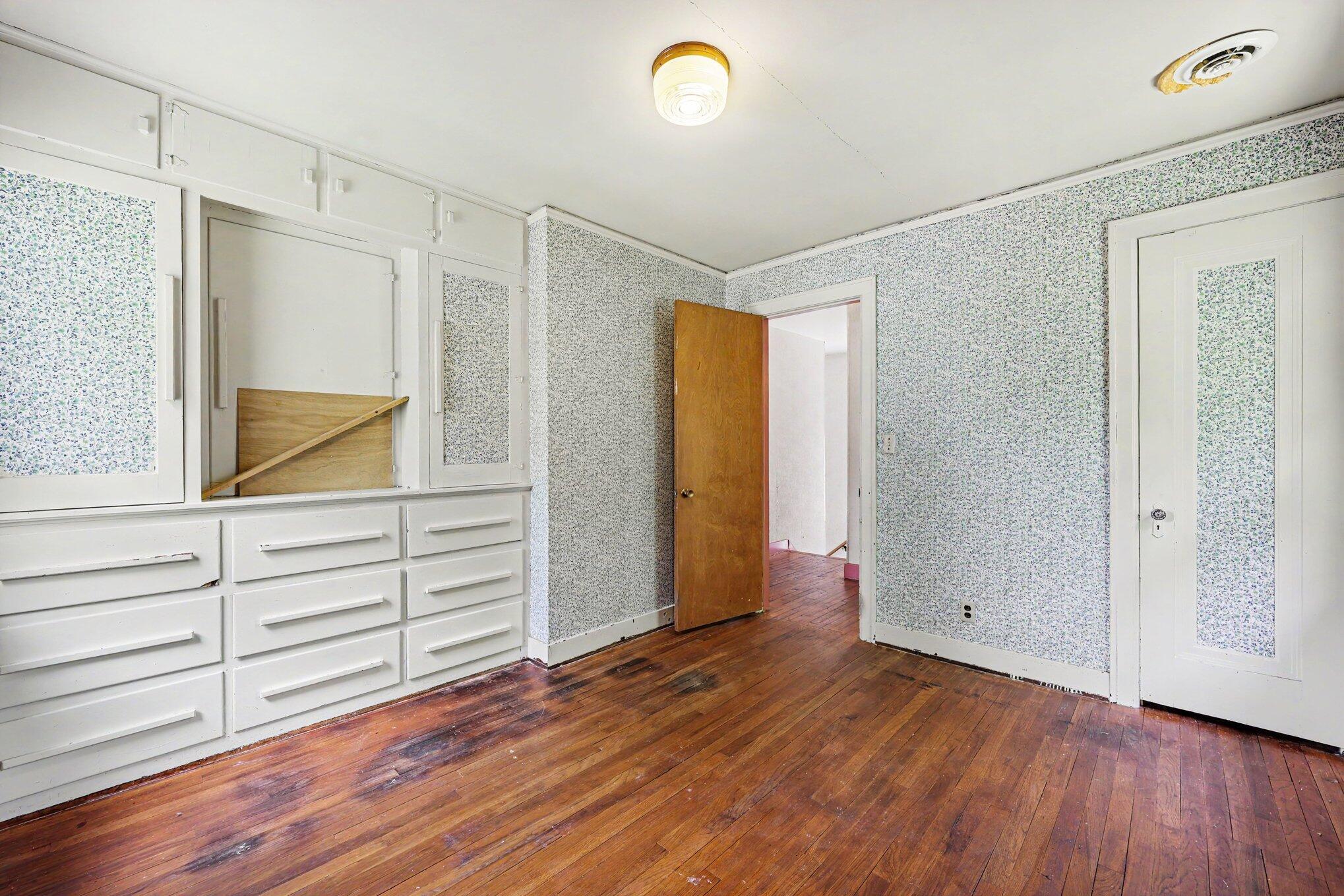 906 Pauline Boulevard