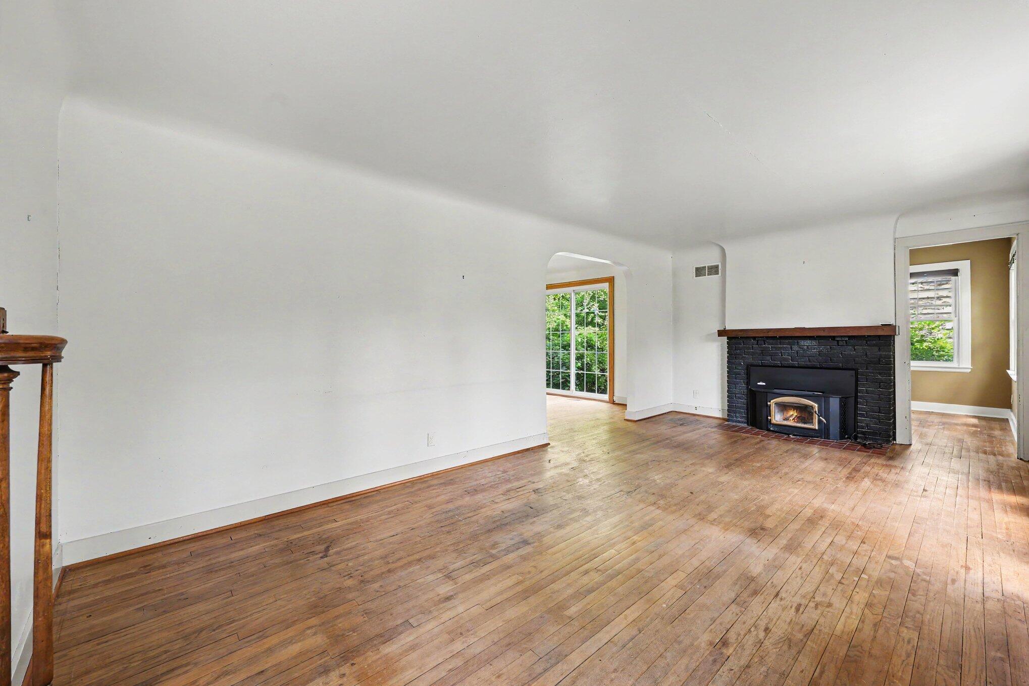 906 Pauline Boulevard