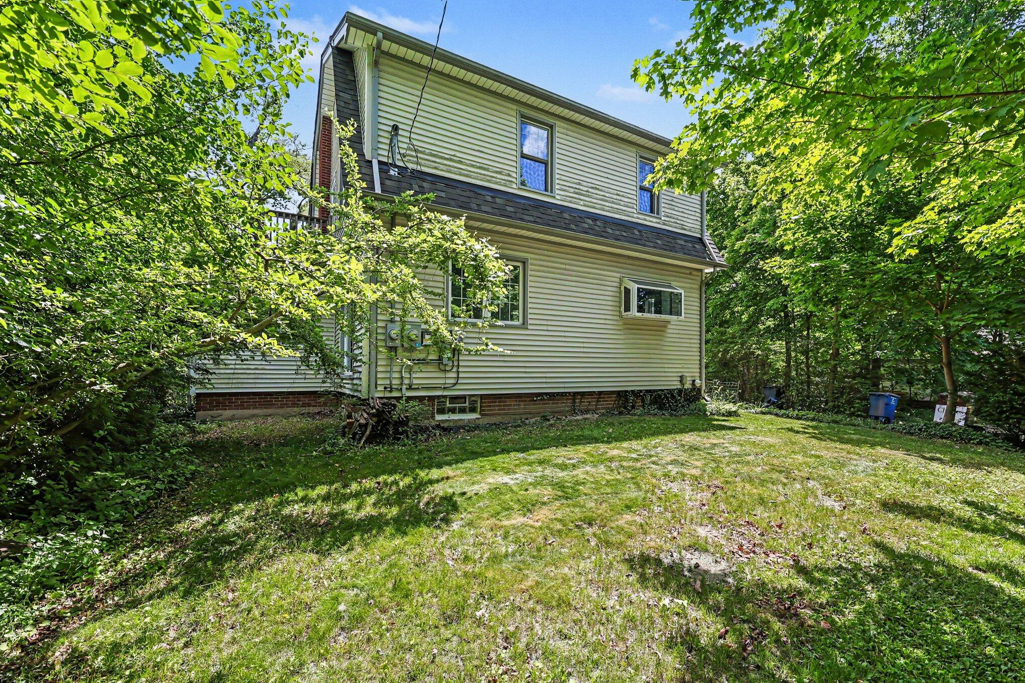 906 Pauline Boulevard