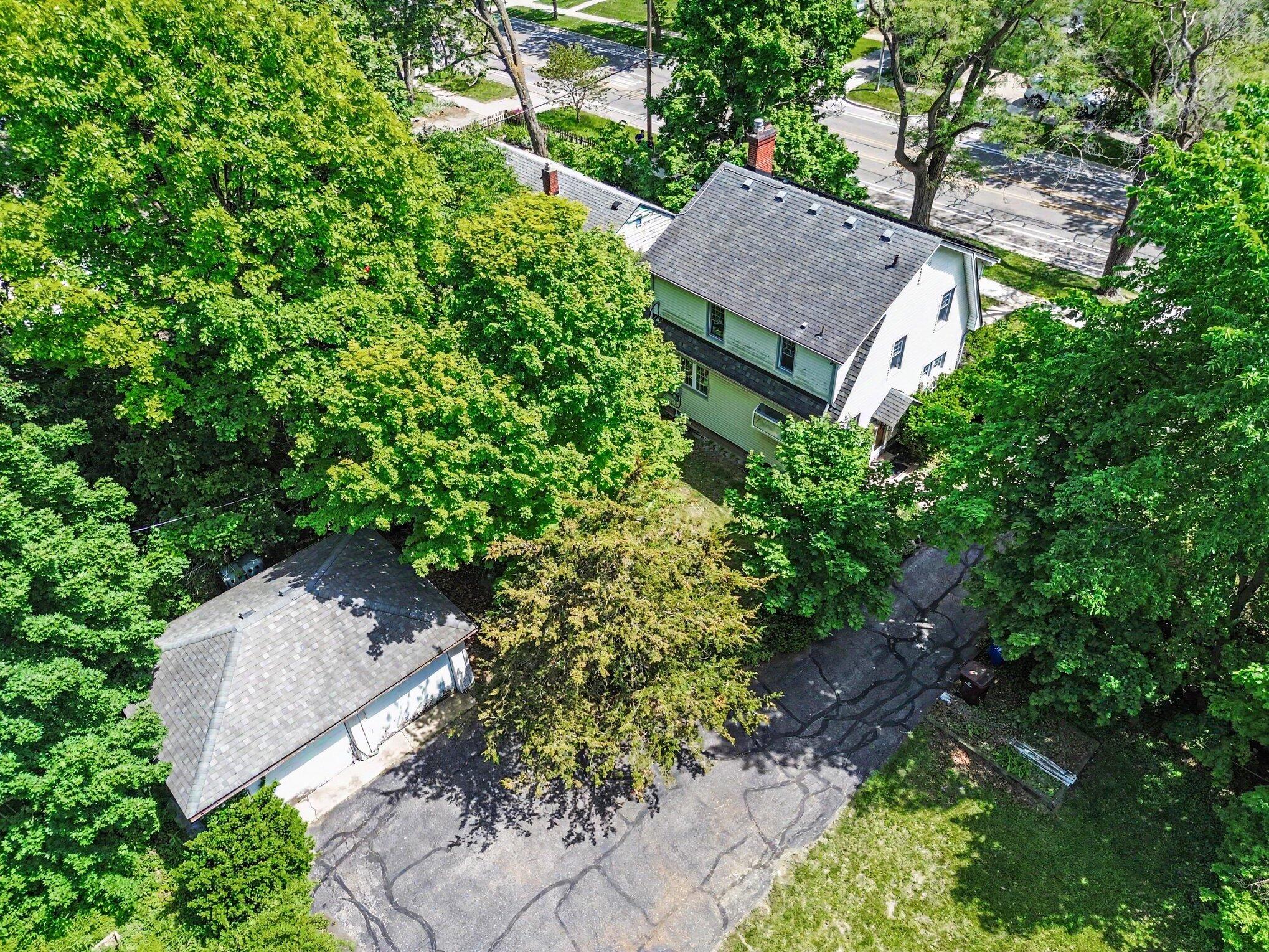 906 Pauline Boulevard