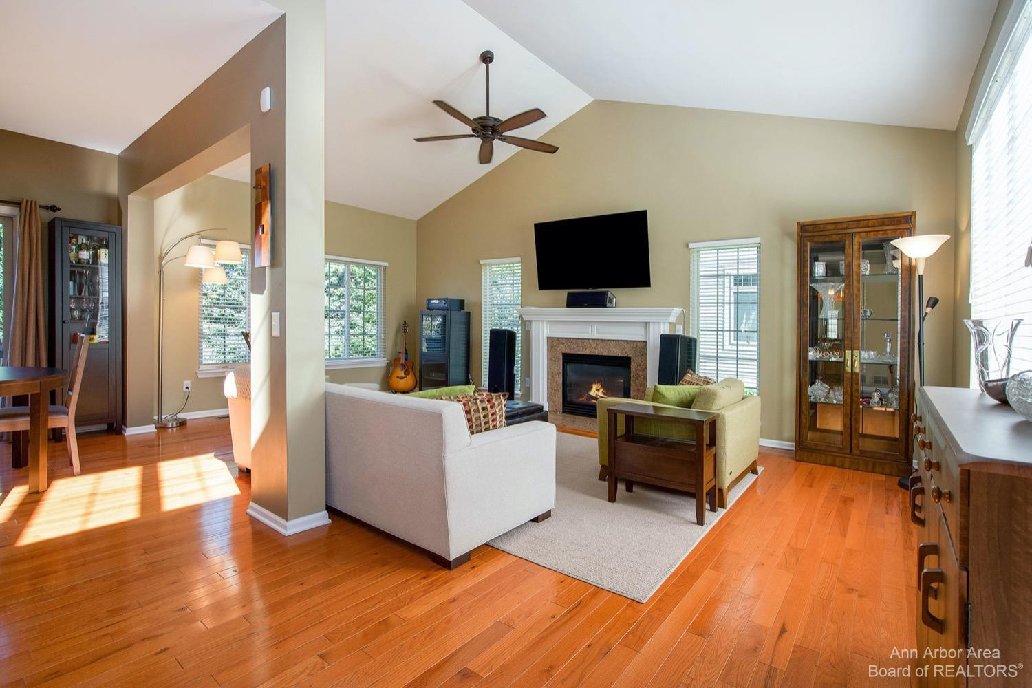 5816 Villa France Avenue