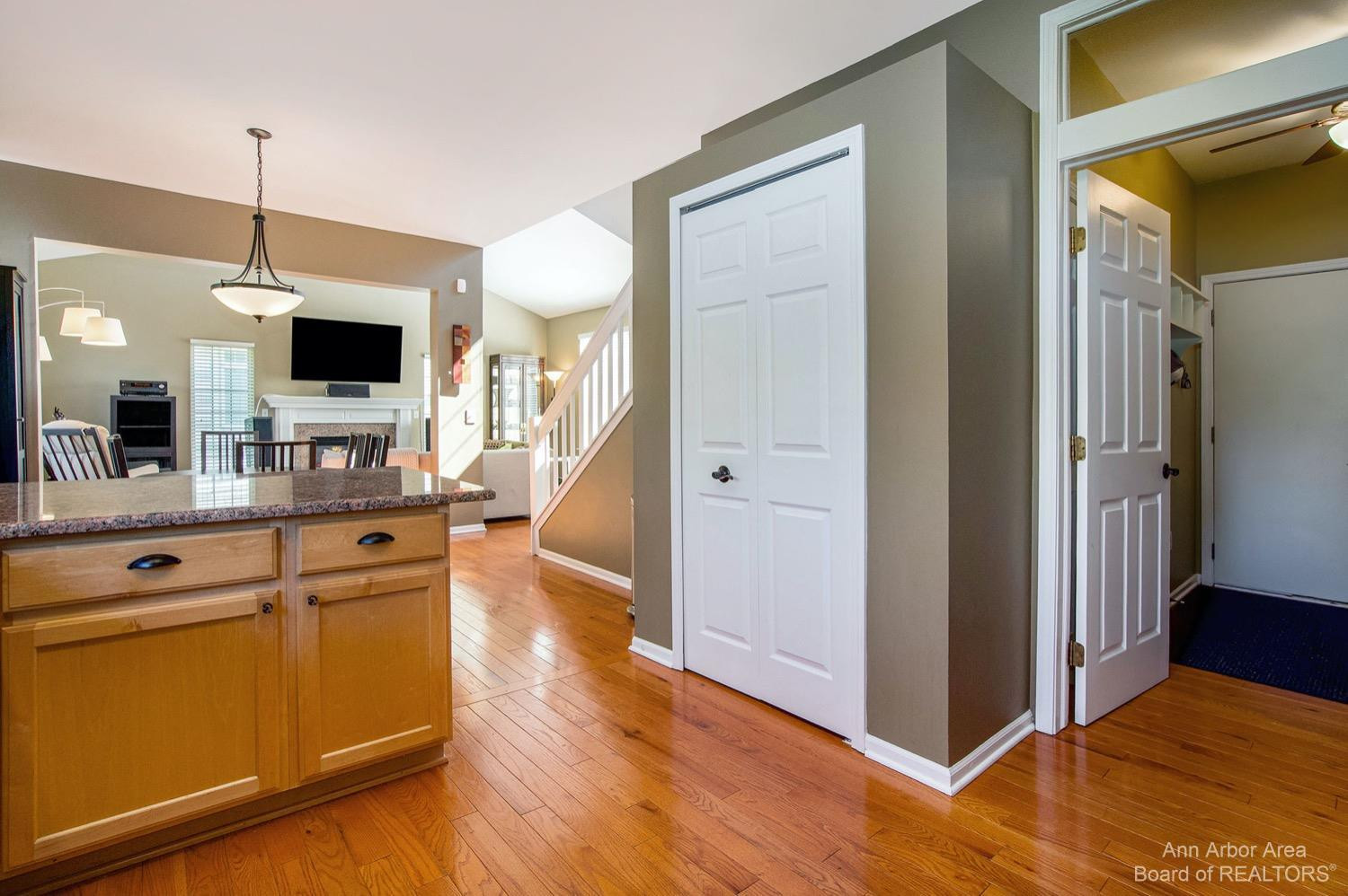 5816 Villa France Avenue