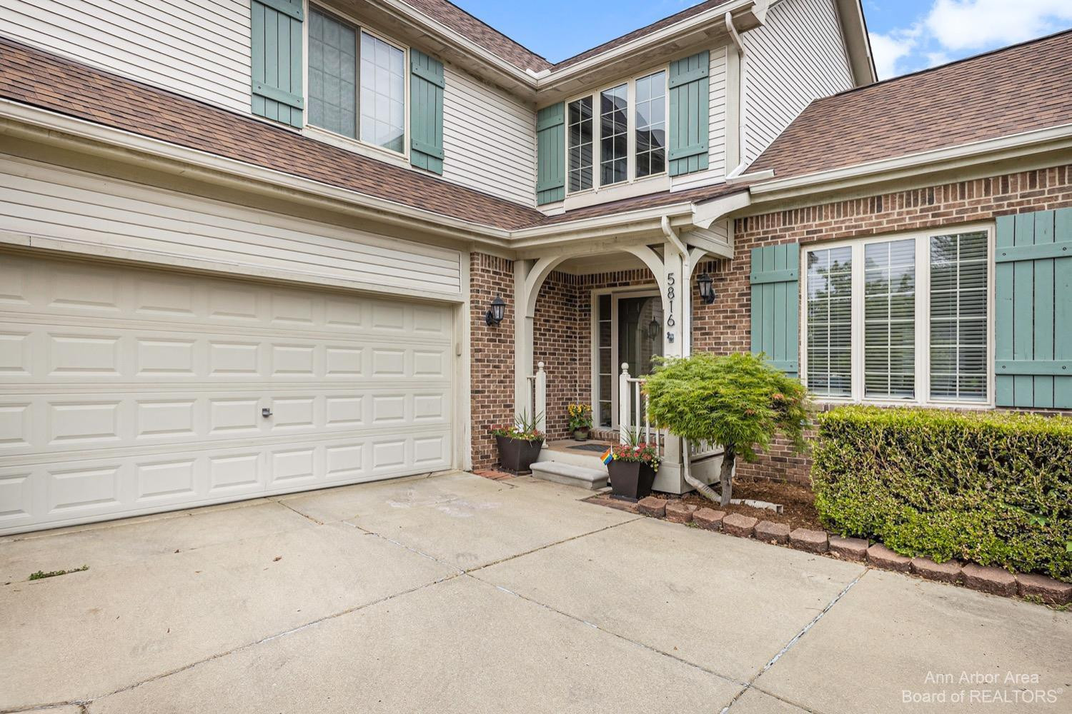 5816 Villa France Avenue