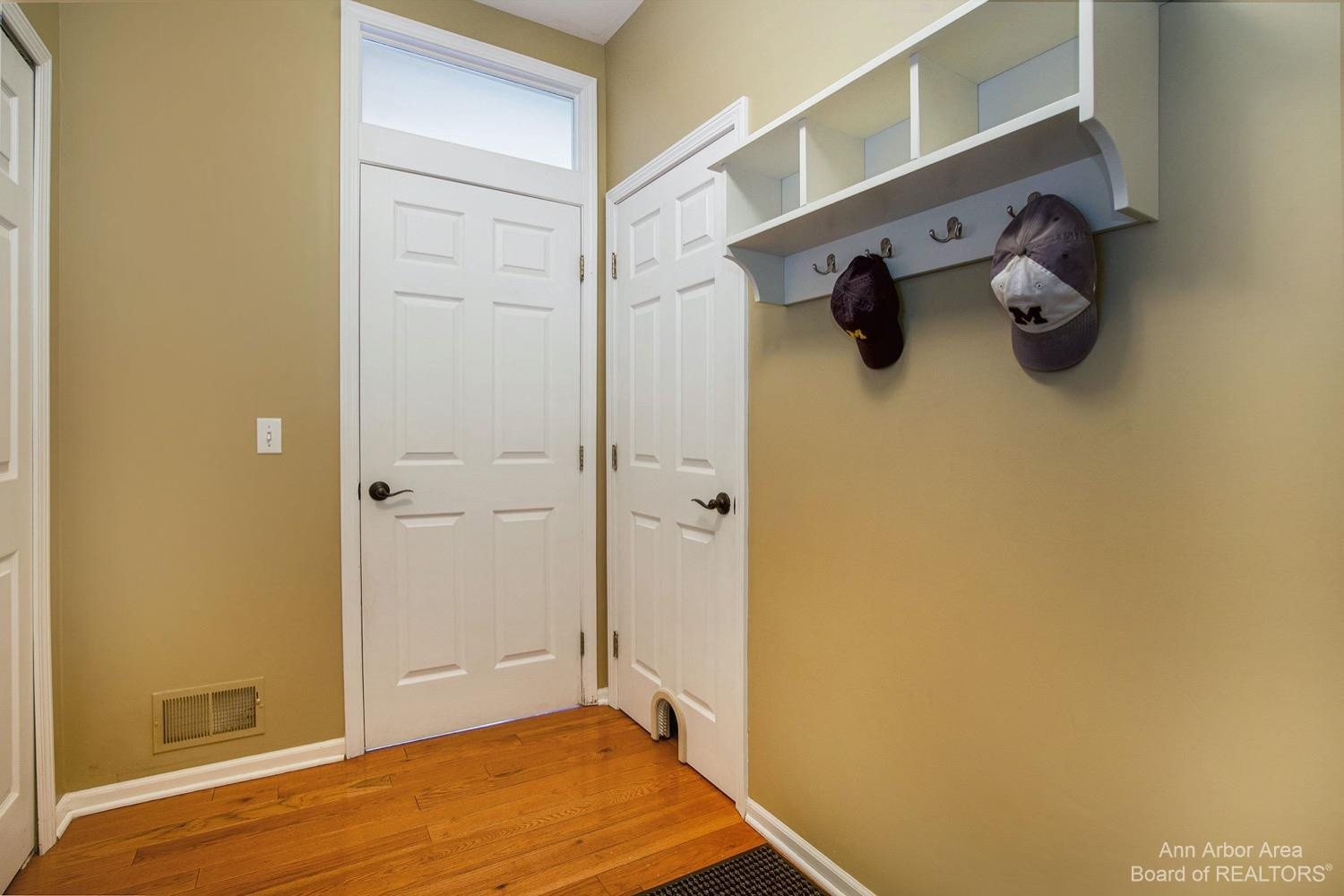 5816 Villa France Avenue