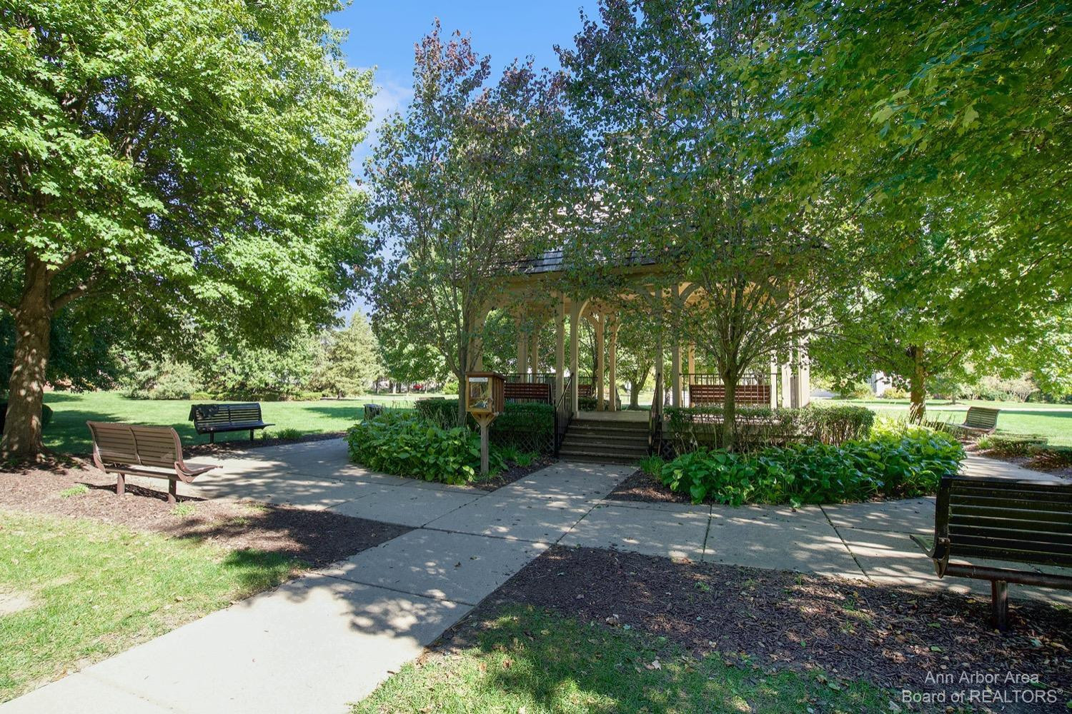 5816 Villa France Avenue