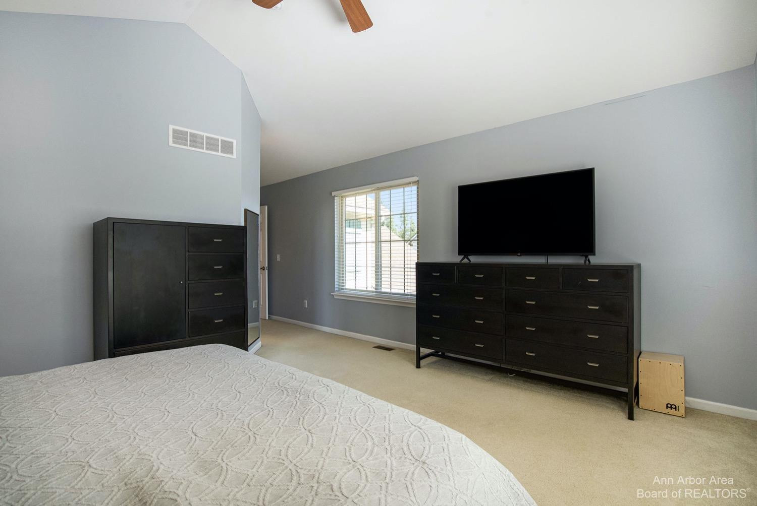 5816 Villa France Avenue