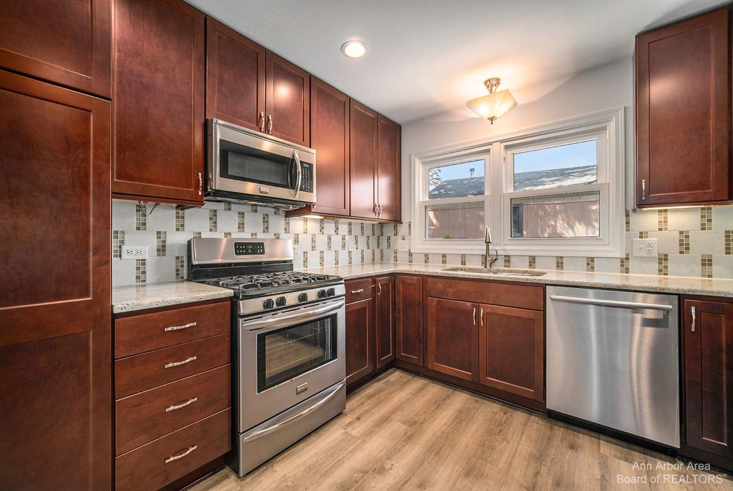 910 Arbordale Street