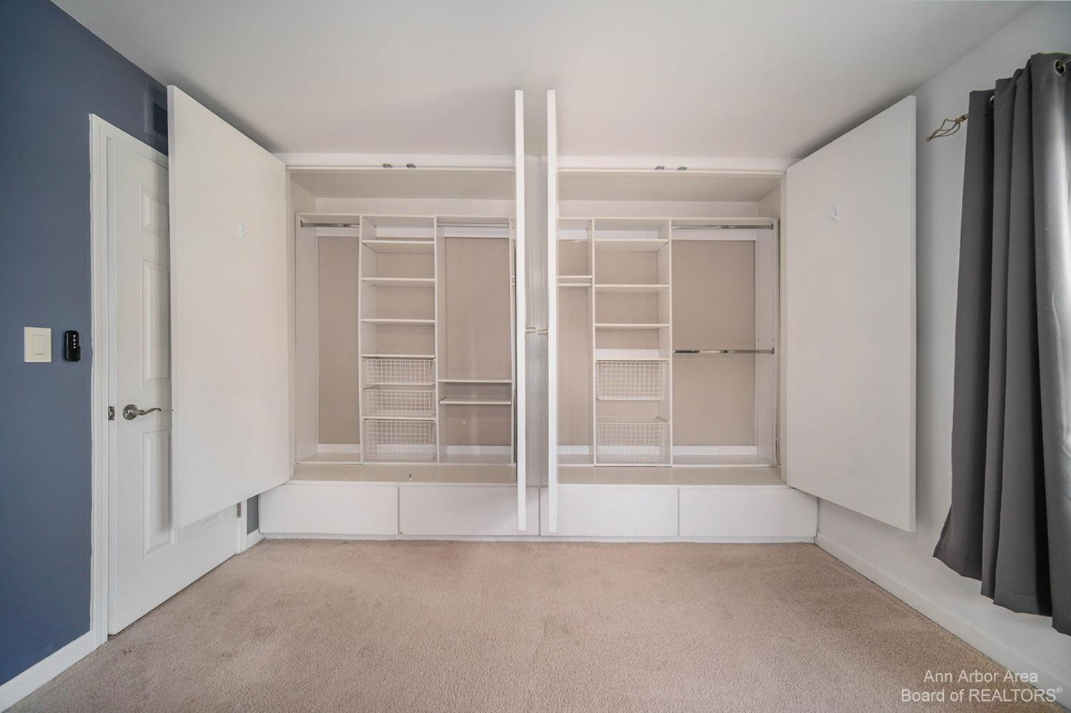 910 Arbordale Street