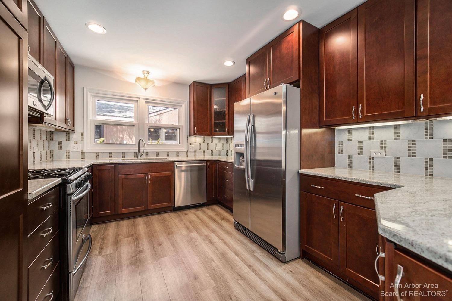 910 Arbordale Street