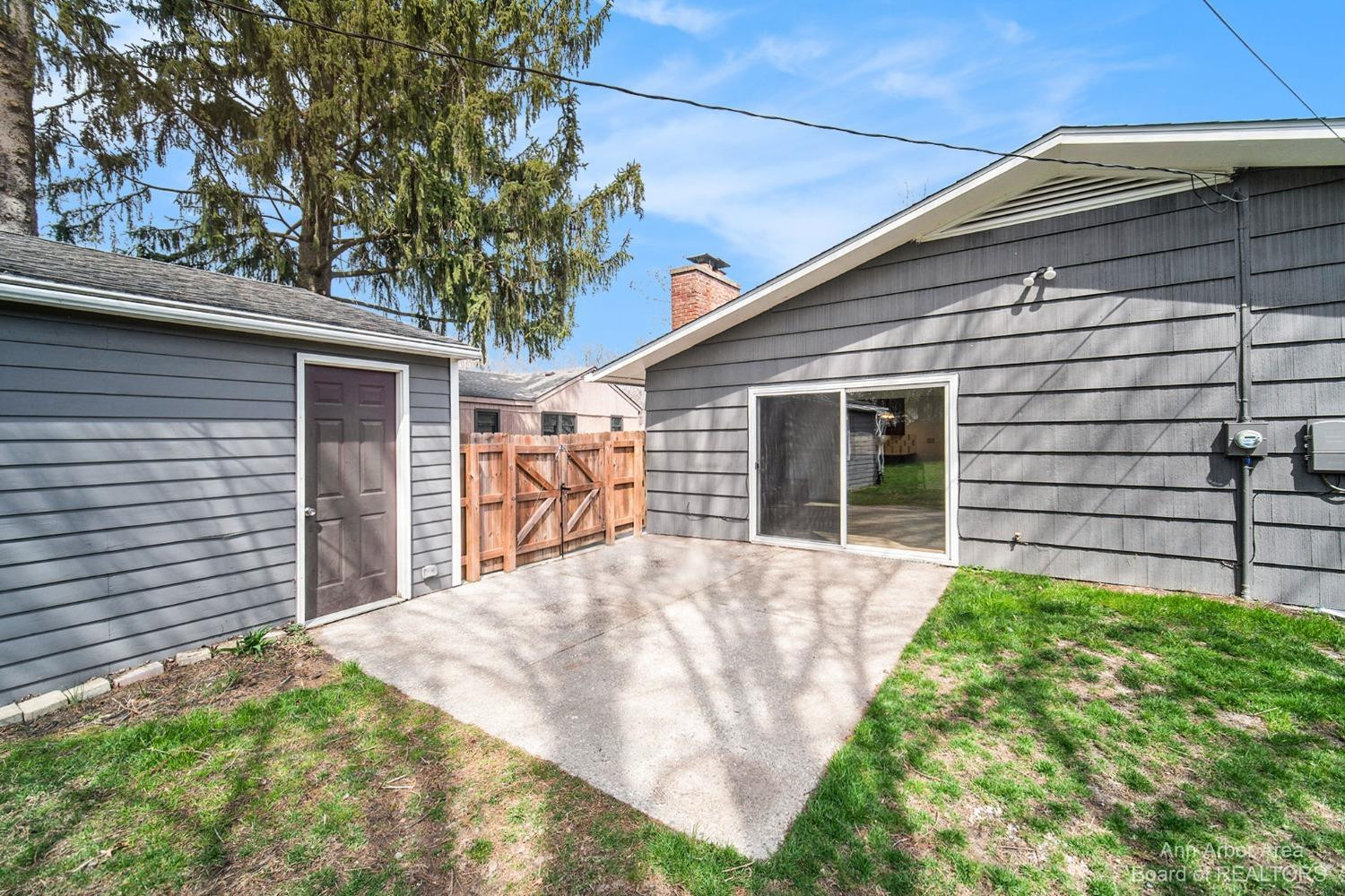 910 Arbordale Street