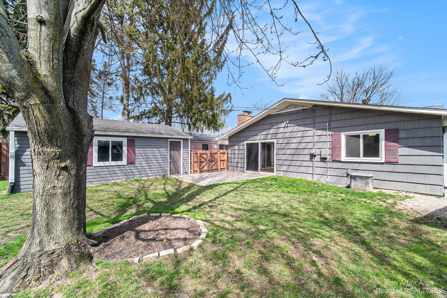 910 Arbordale Street