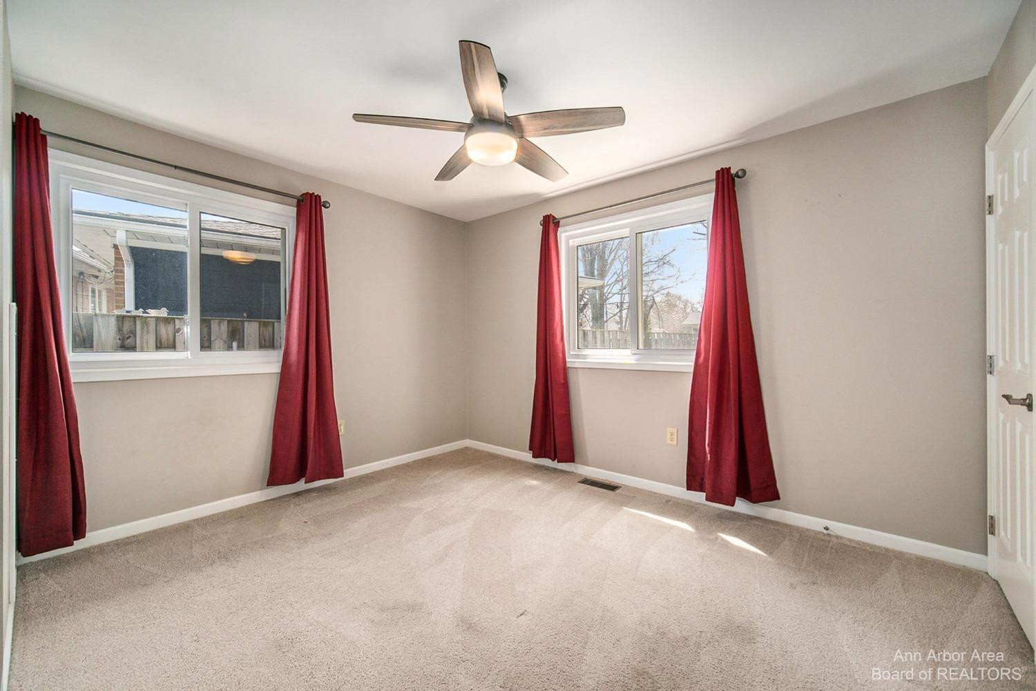 910 Arbordale Street